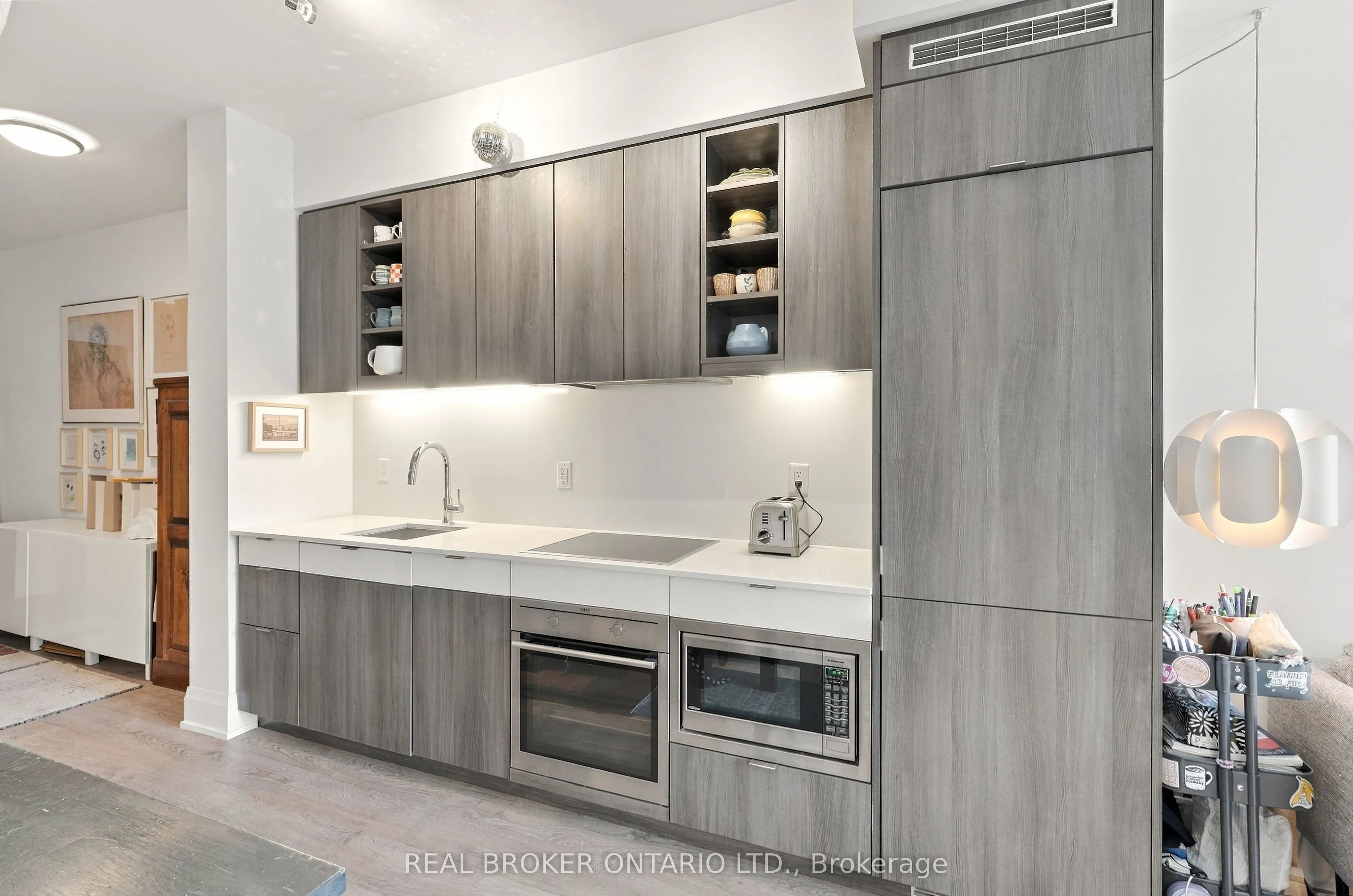 101 Erskine Avenue #2004
