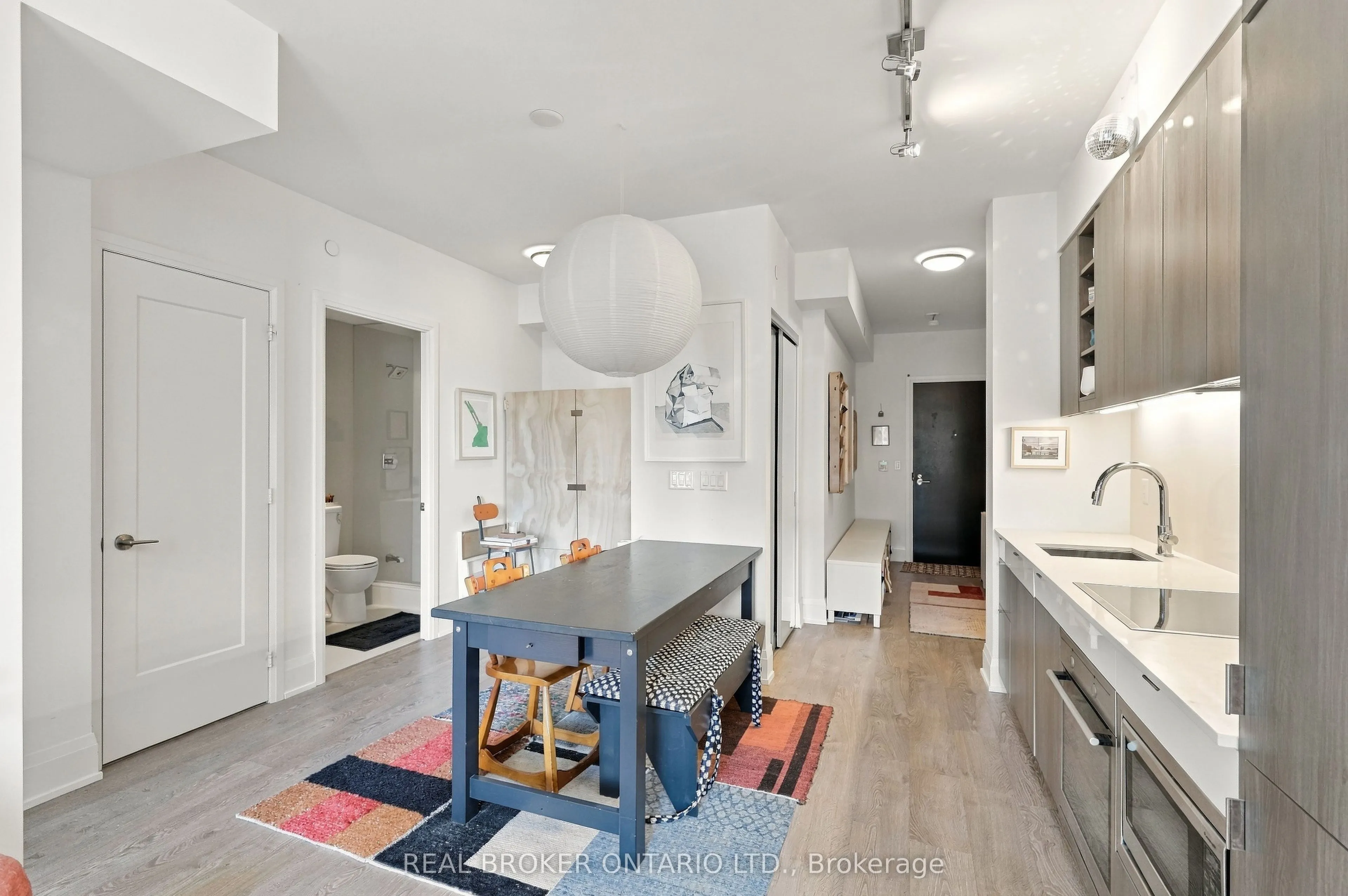 101 Erskine Avenue #2004