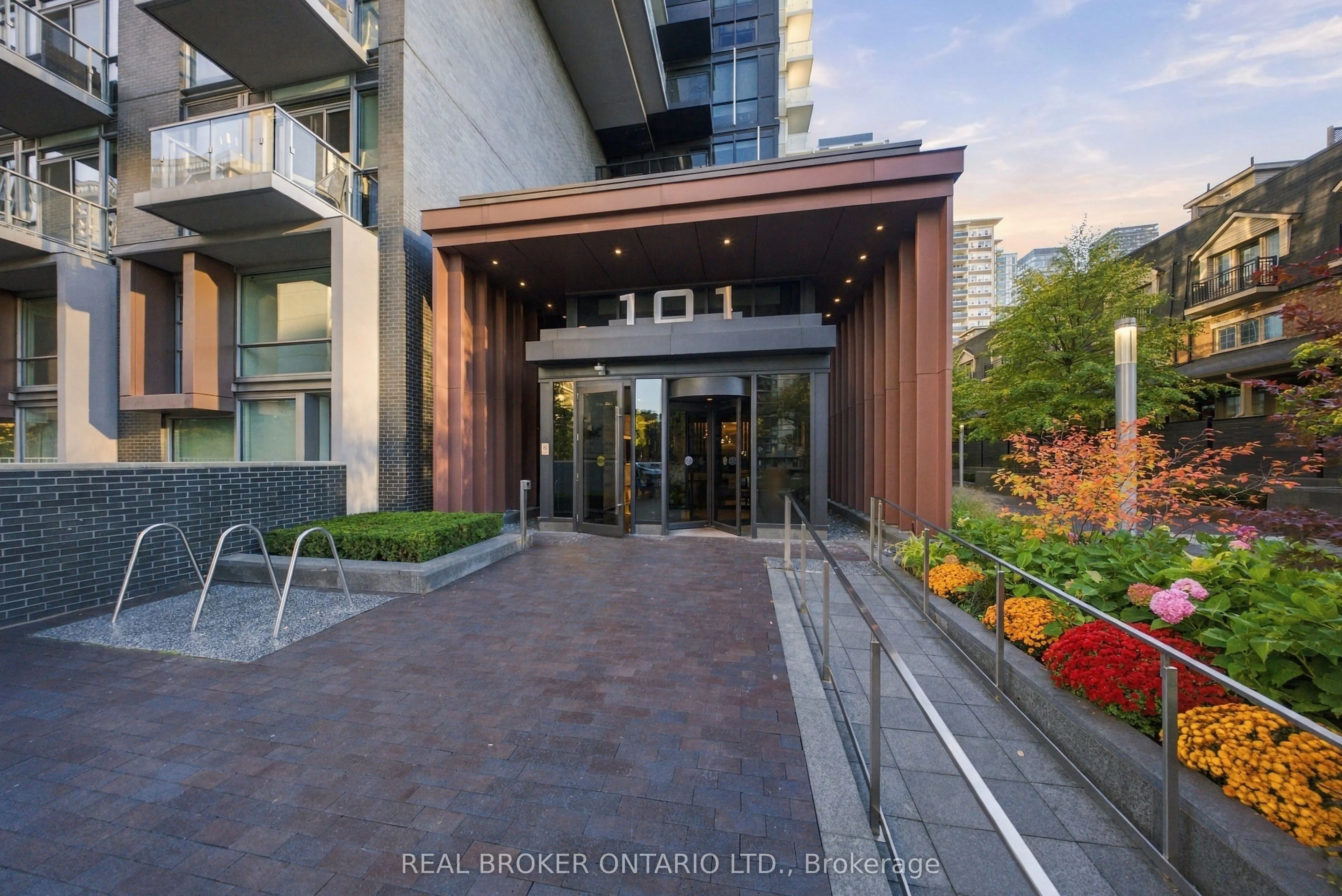 101 Erskine Avenue #2004