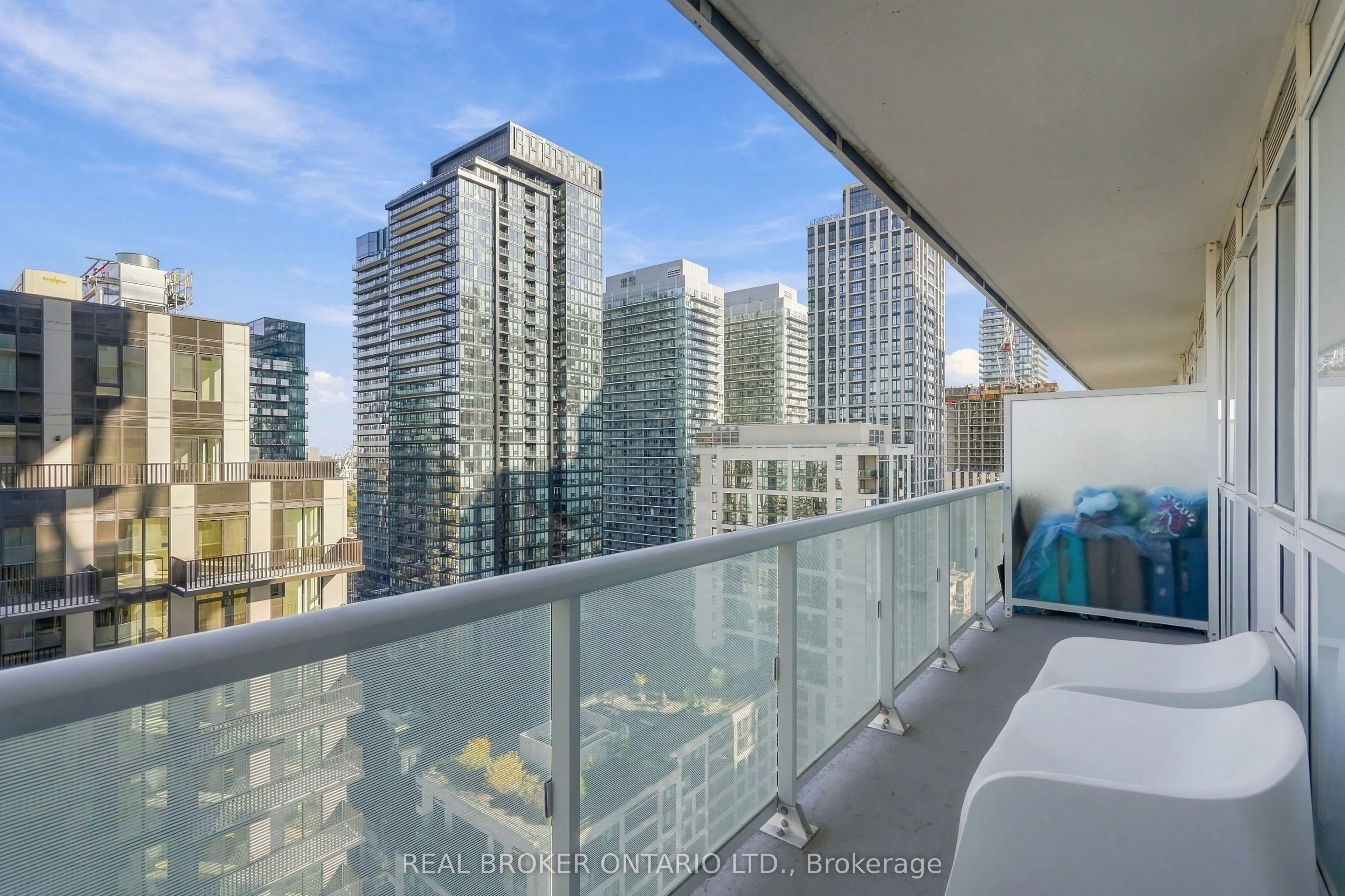 101 Erskine Avenue #2004