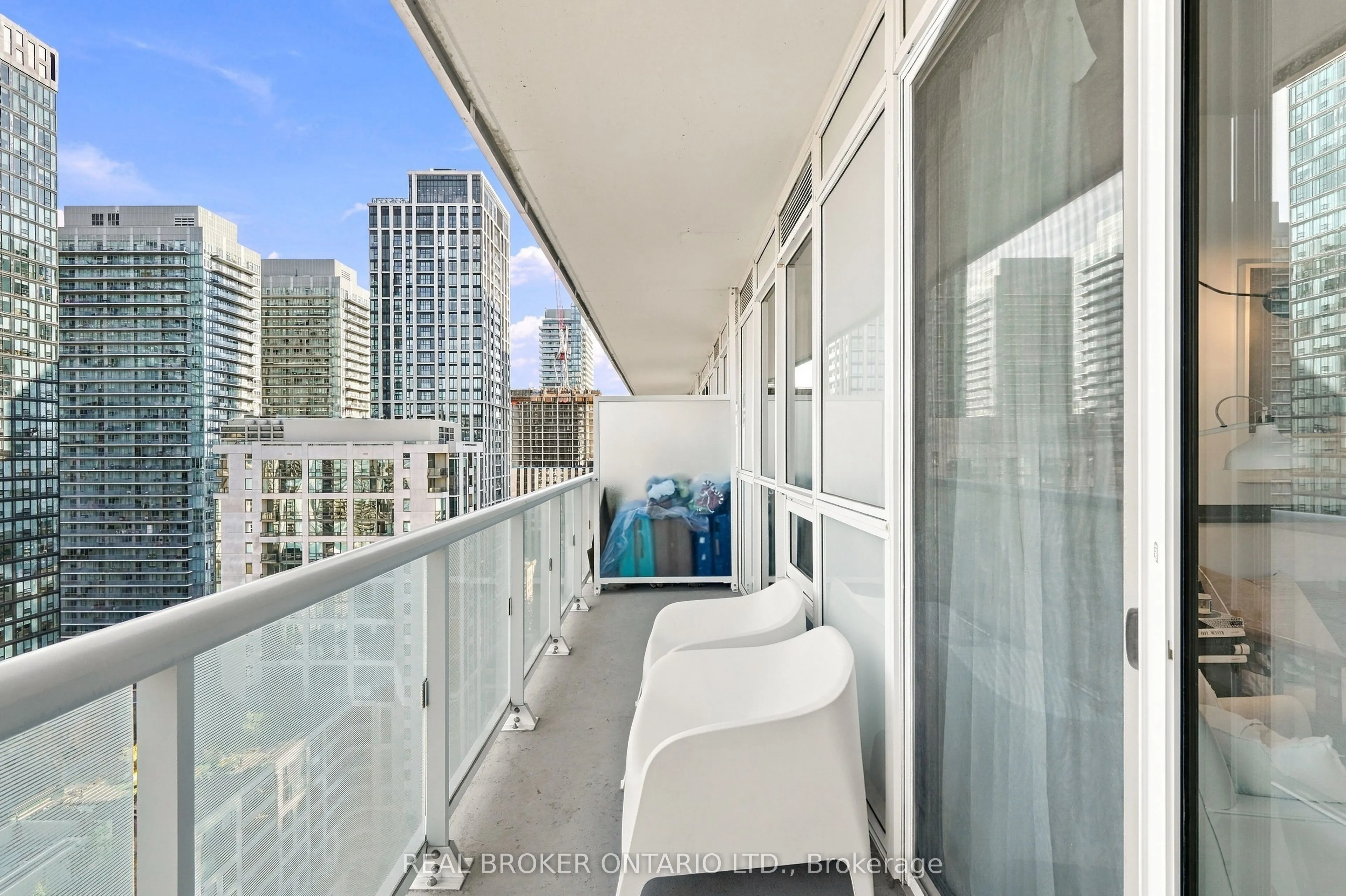 101 Erskine Avenue #2004