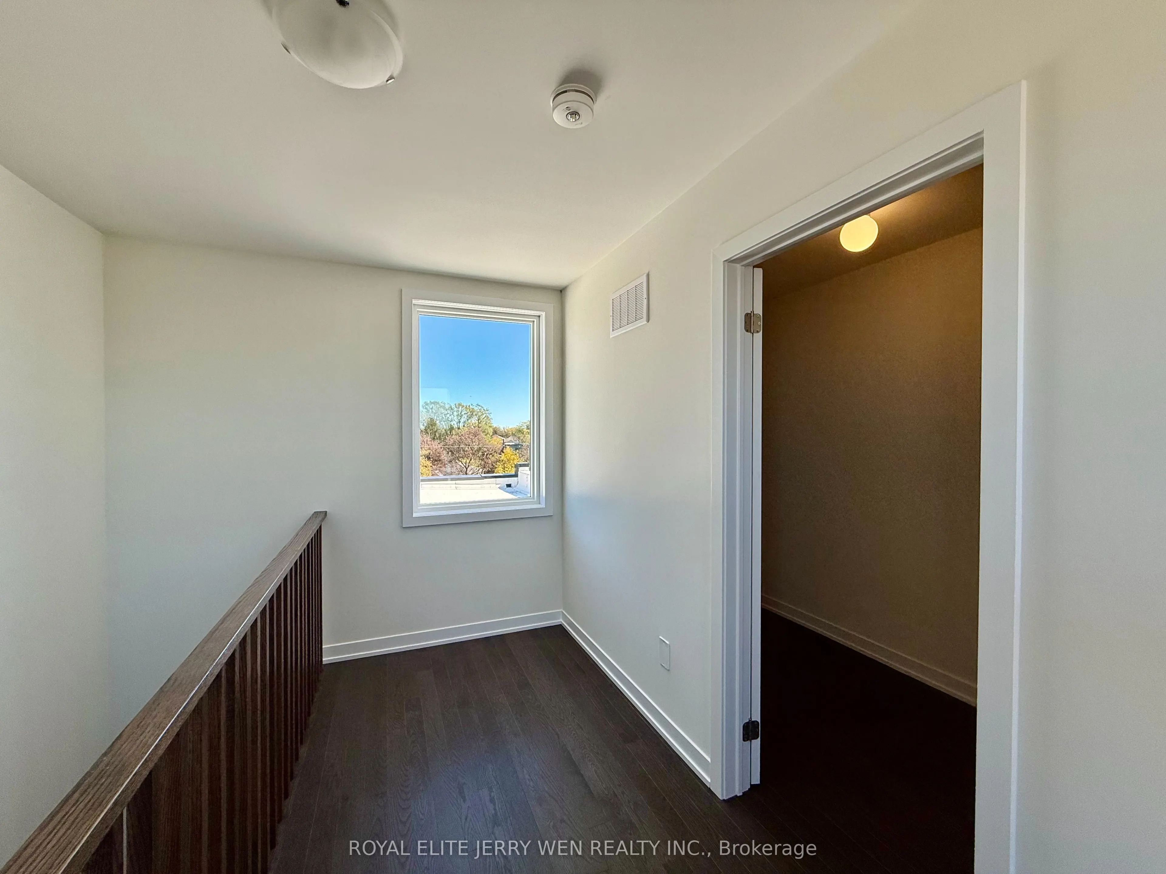 392 Lawrence Heights Way