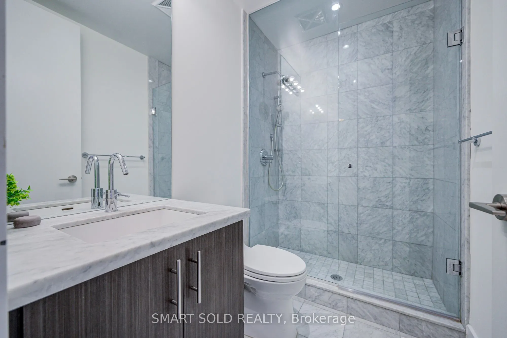 39 Queens Quay E #436