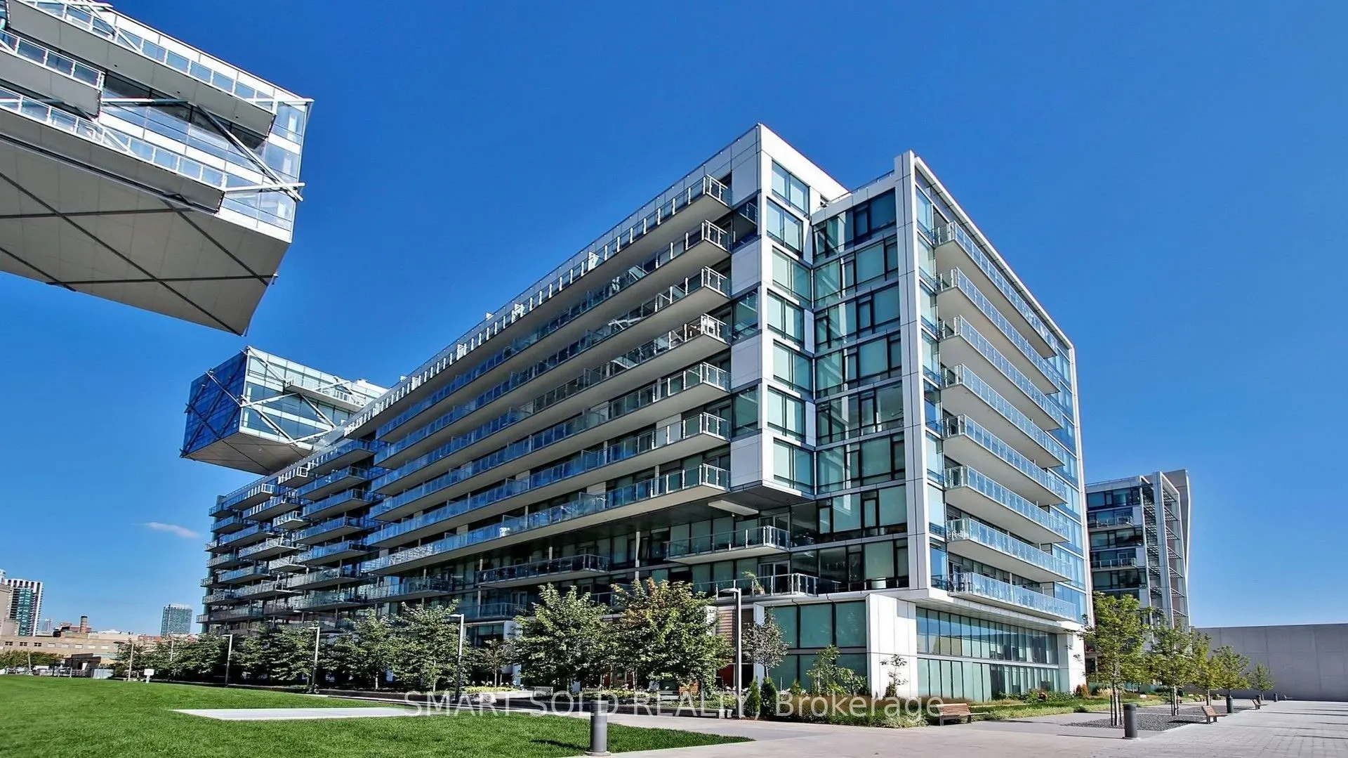 39 Queens Quay E #436