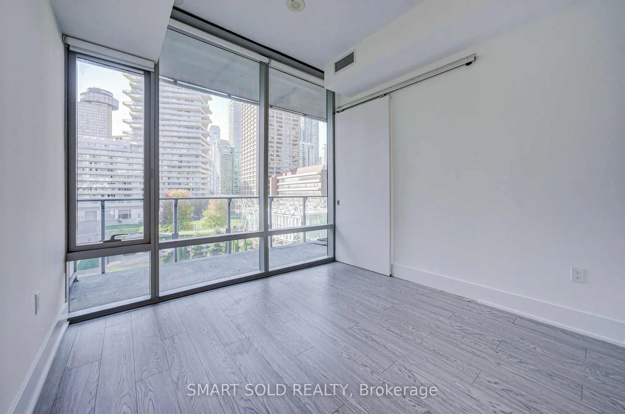 39 Queens Quay E #436