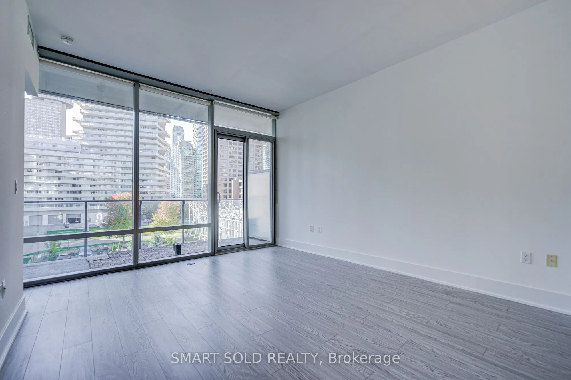 39 Queens Quay E #436