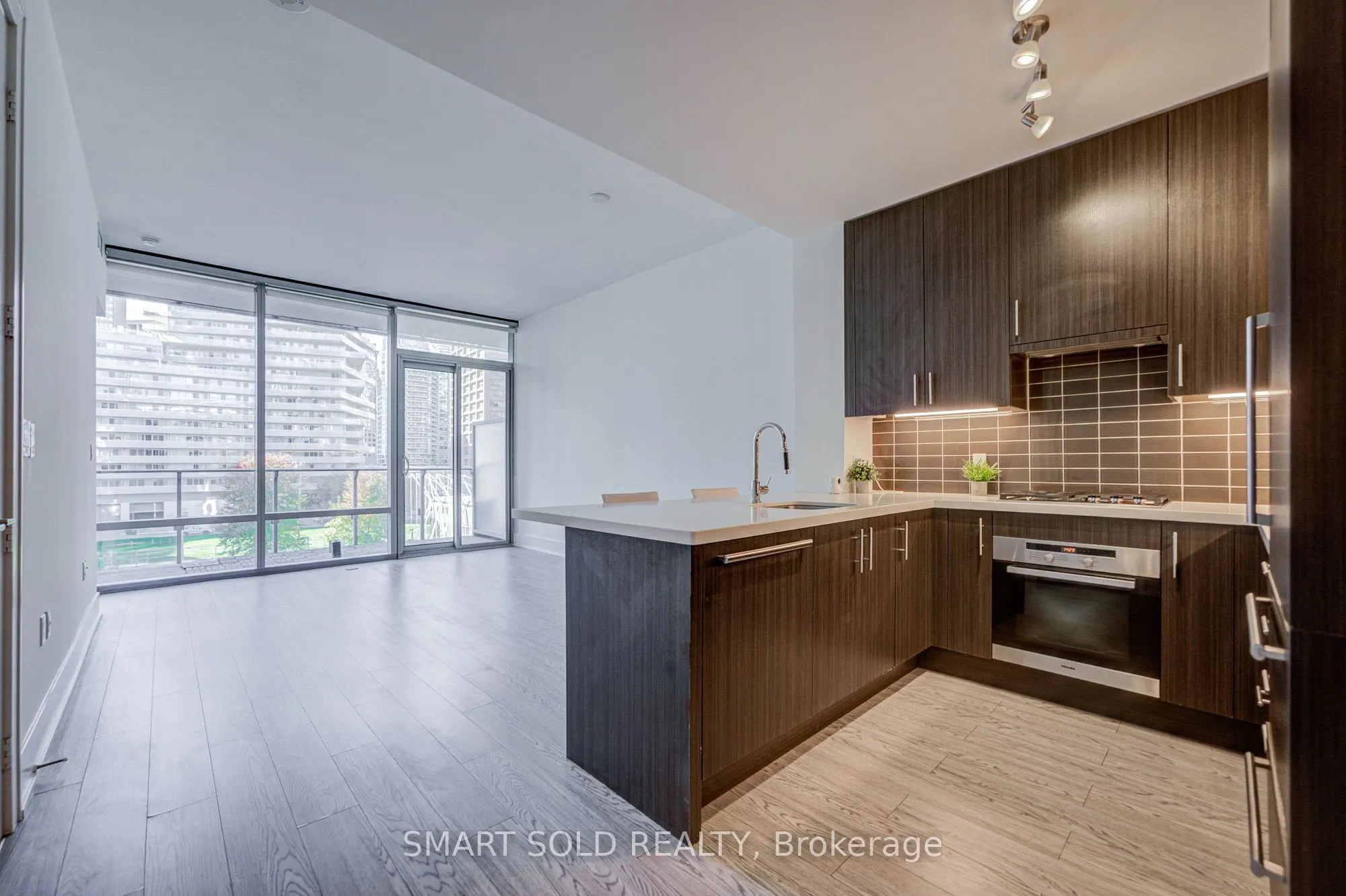 39 Queens Quay E #436