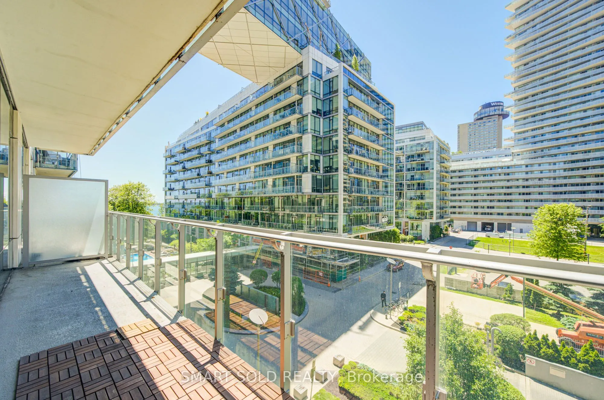 39 Queens Quay E #436