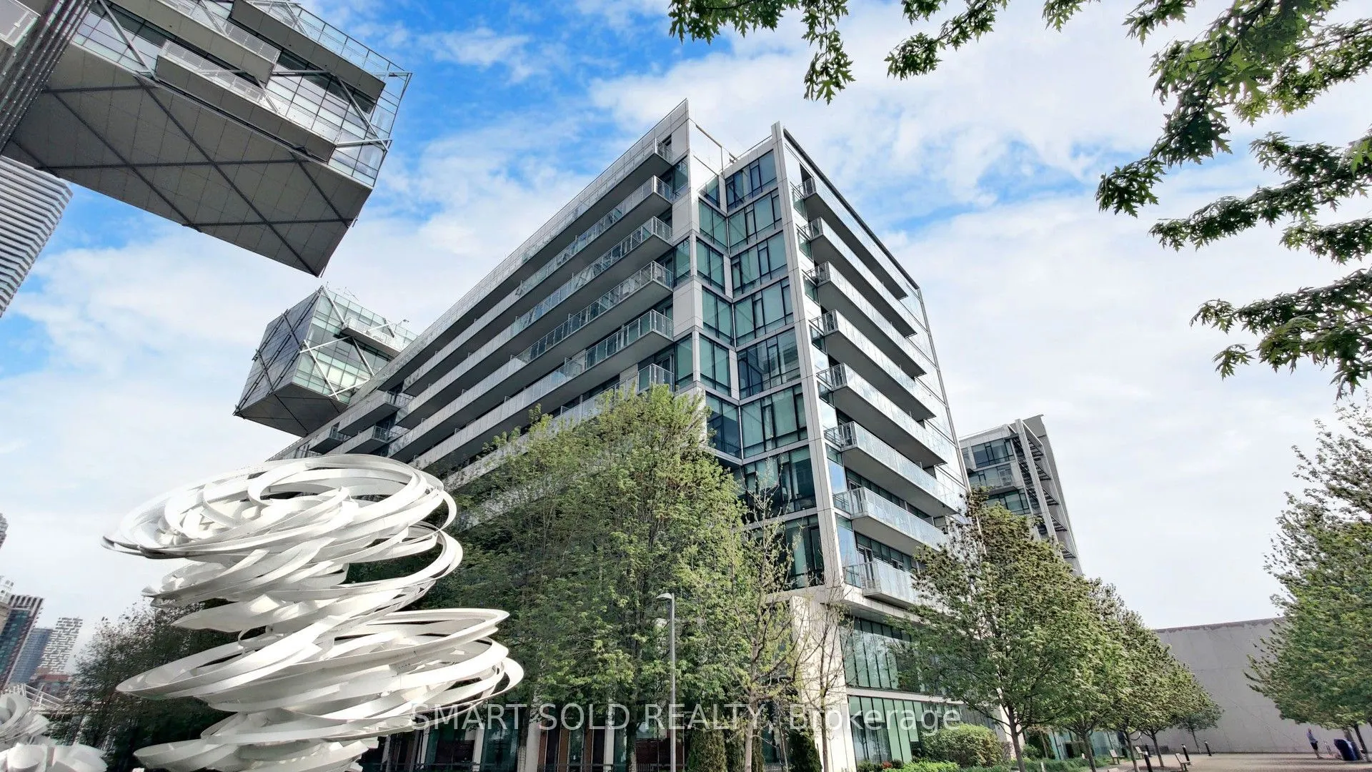 39 Queens Quay E #436