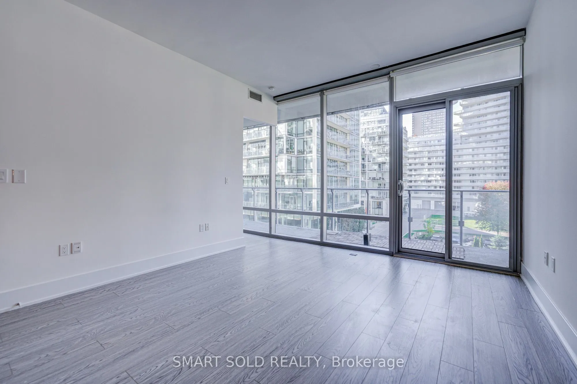 39 Queens Quay E #436