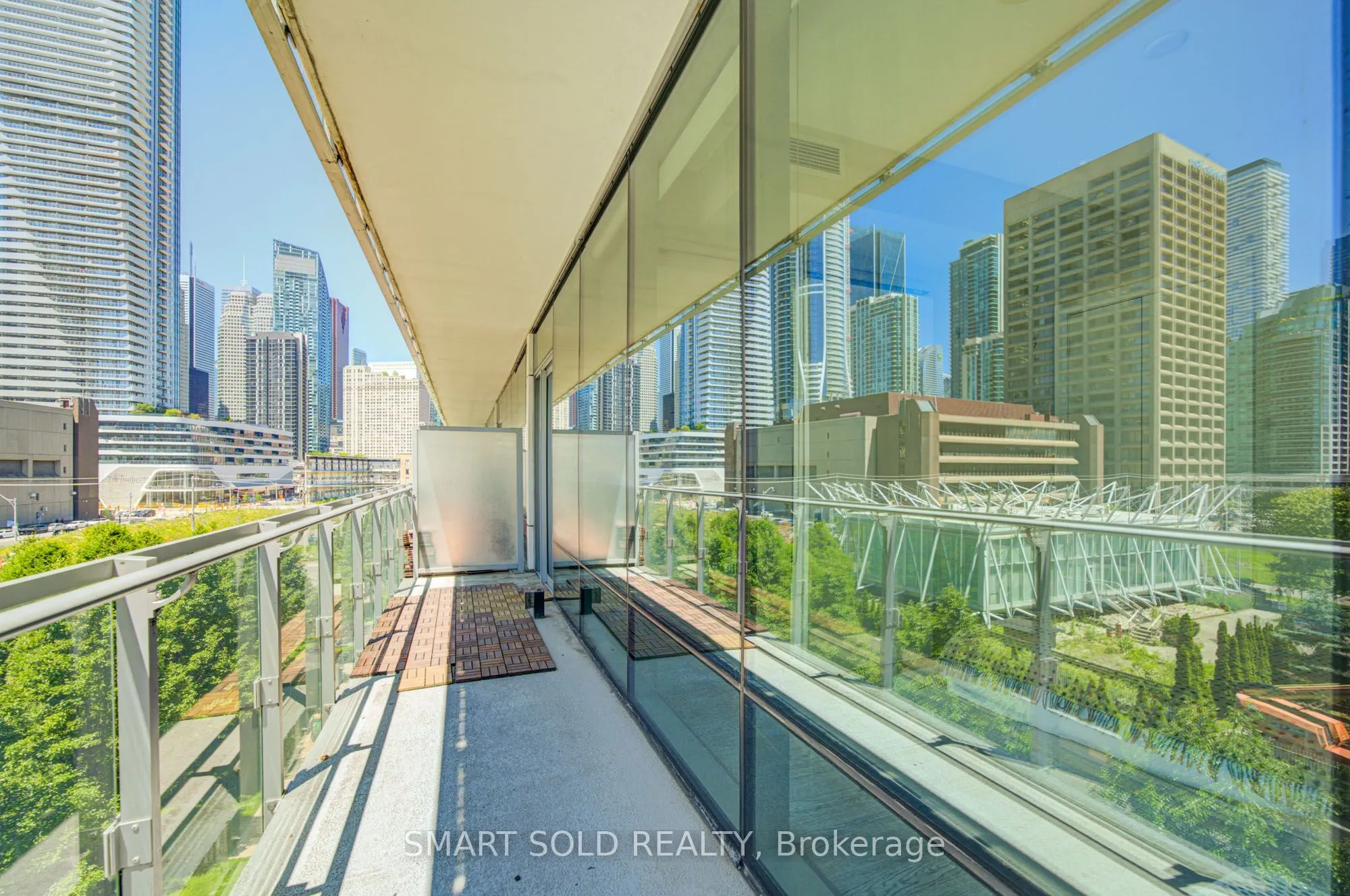 39 Queens Quay E #436