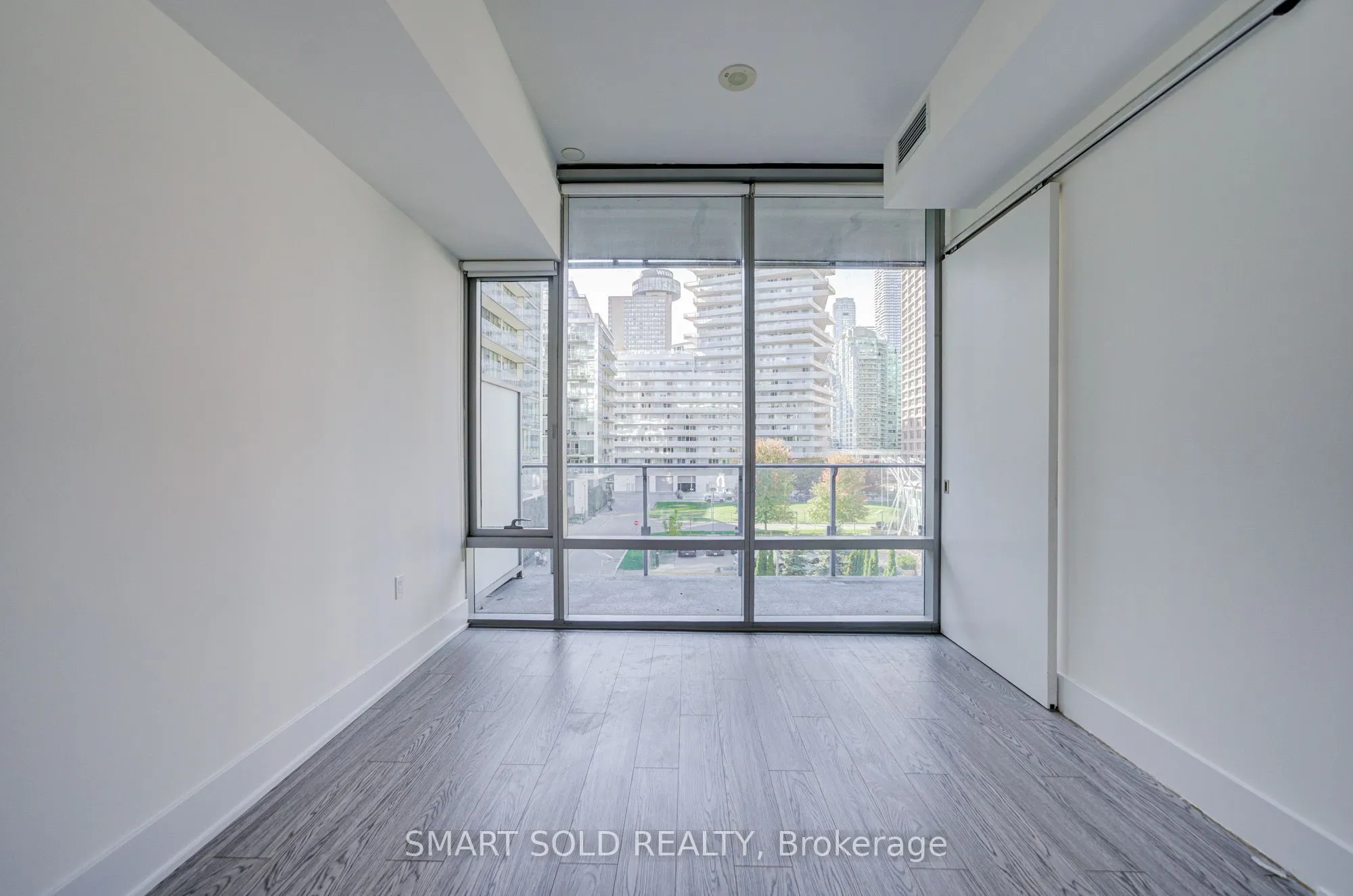39 Queens Quay E #436