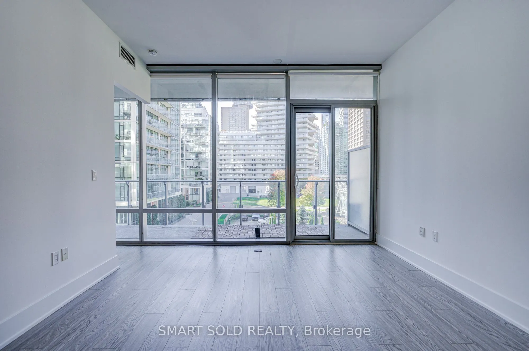 39 Queens Quay E #436