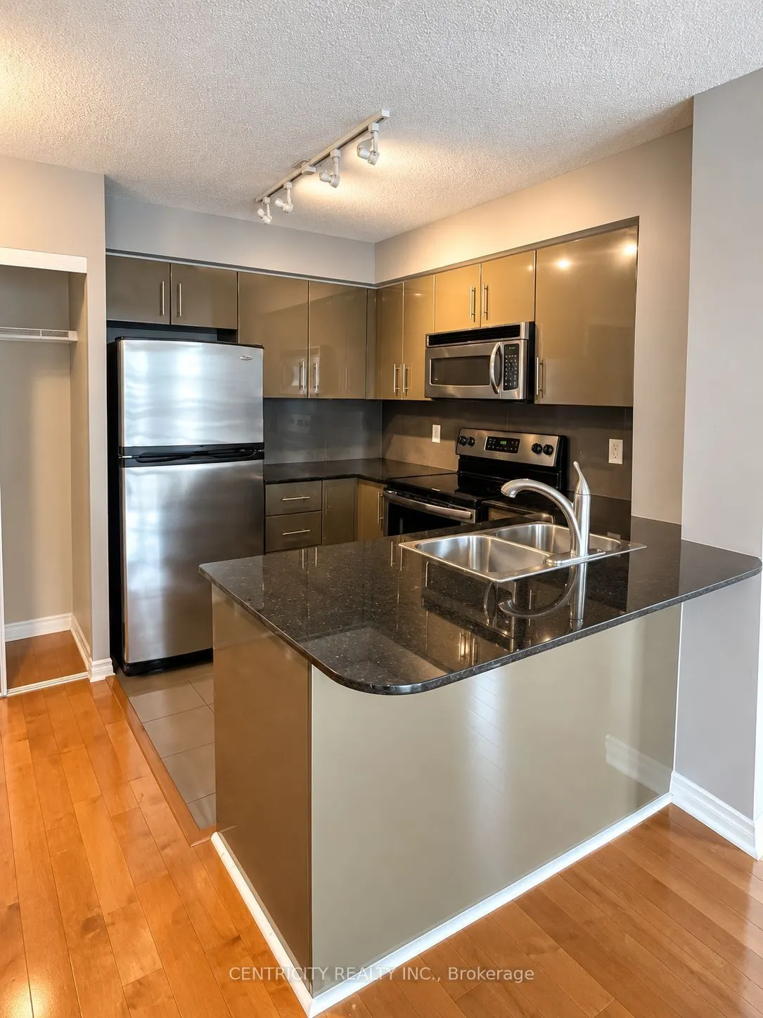 16 Yonge Street #1101