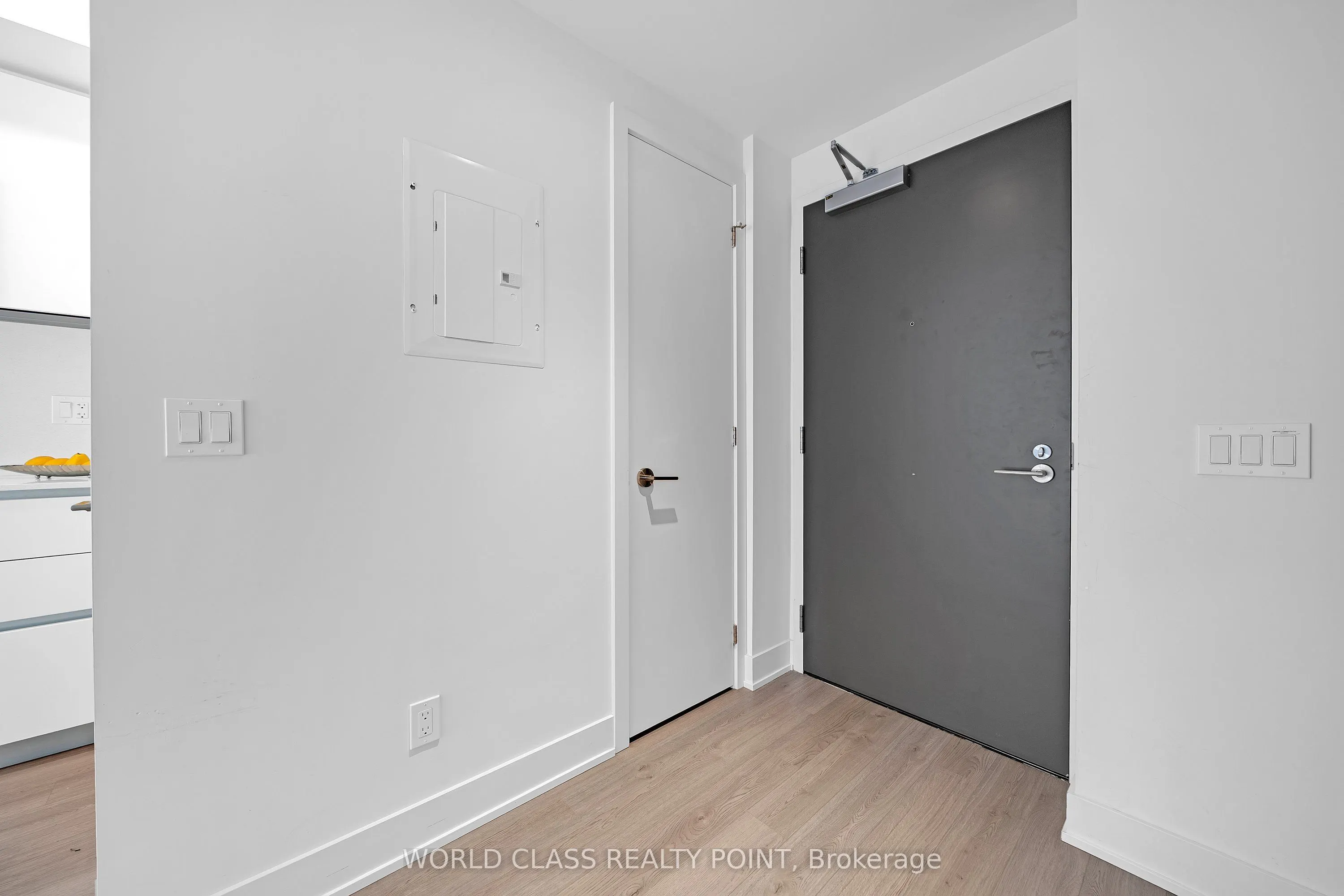 8 Cumberland Street #2404