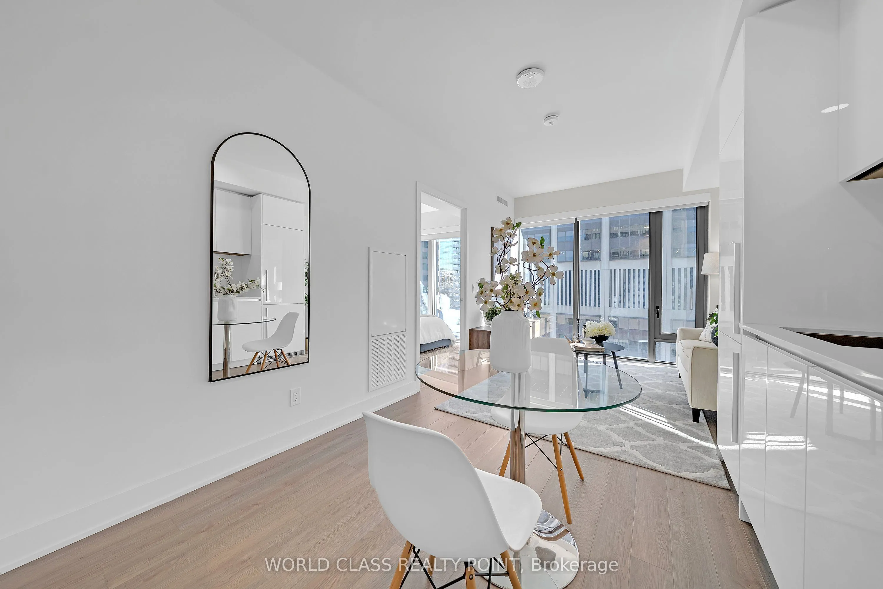 8 Cumberland Street #2404