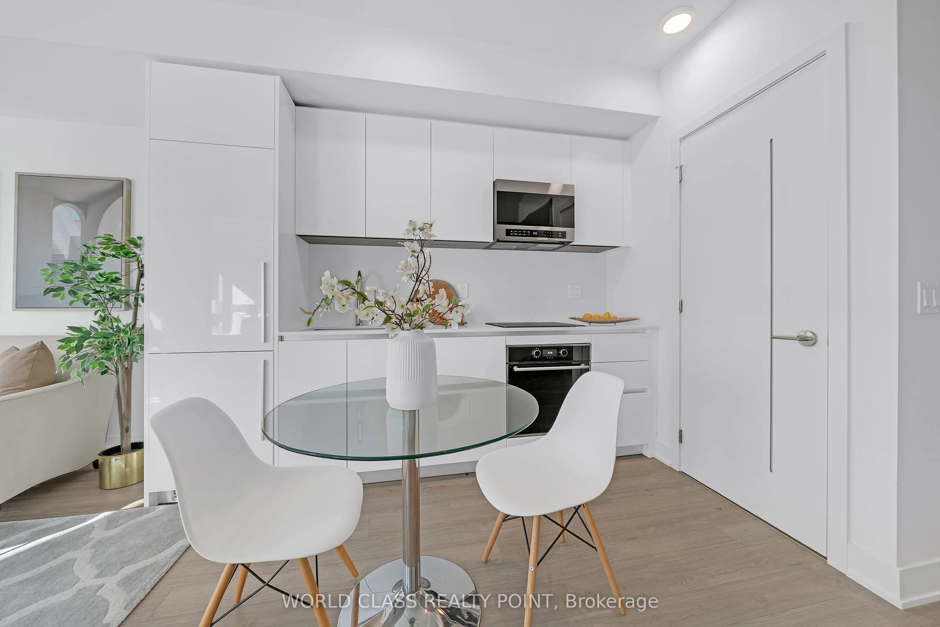 8 Cumberland Street #2404