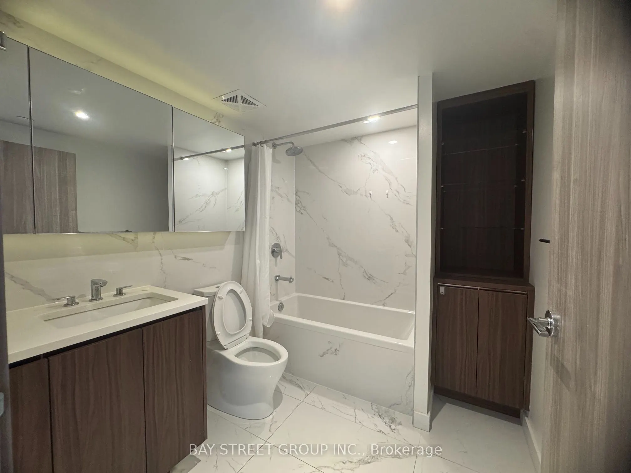27 Mcmahon Drive #3305