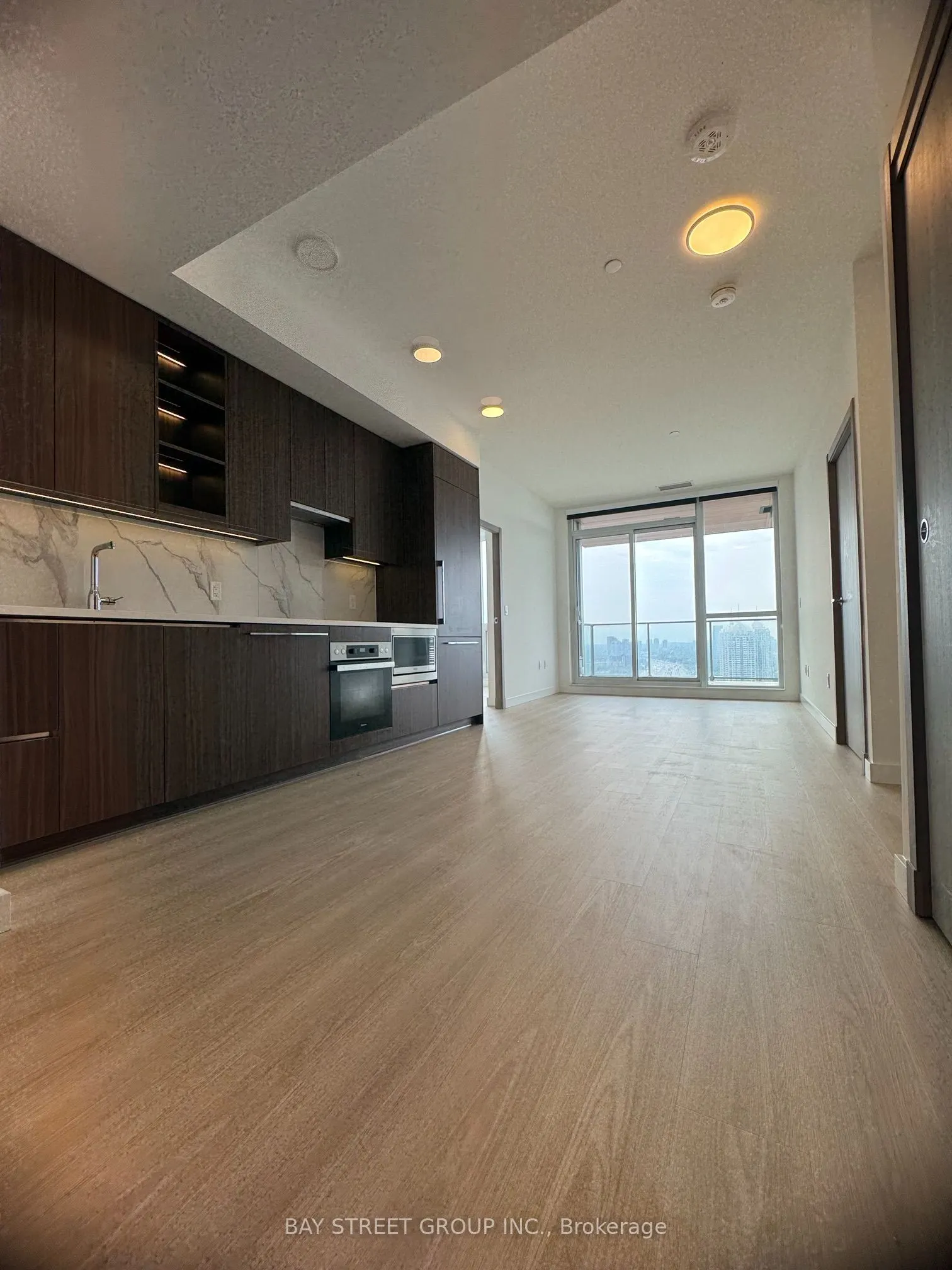 27 Mcmahon Drive #3305