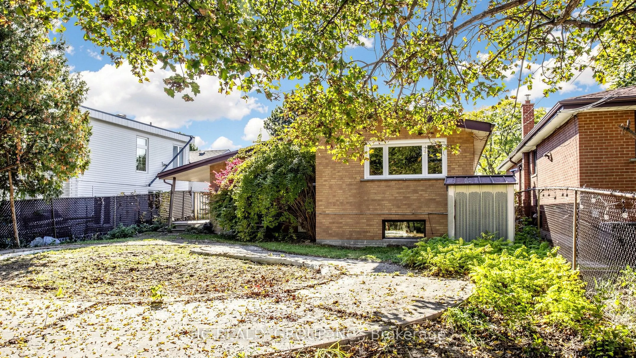 52 Dukinfield Crescent