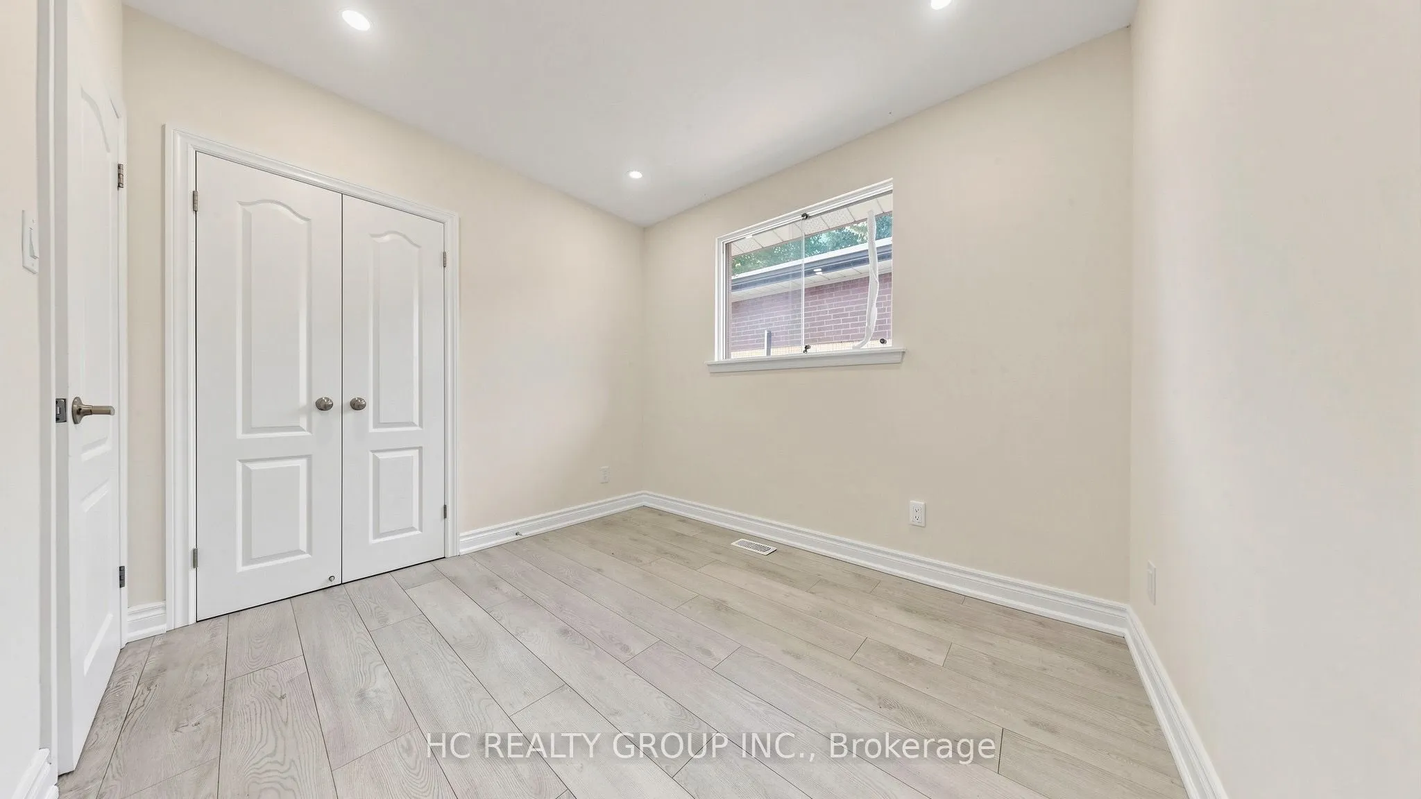 52 Dukinfield Crescent