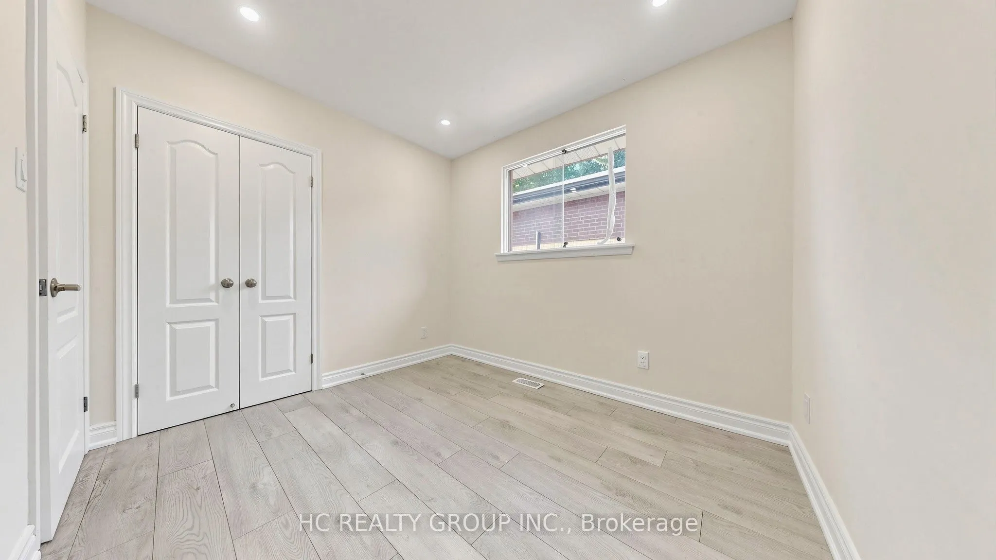 52 Dukinfield Crescent