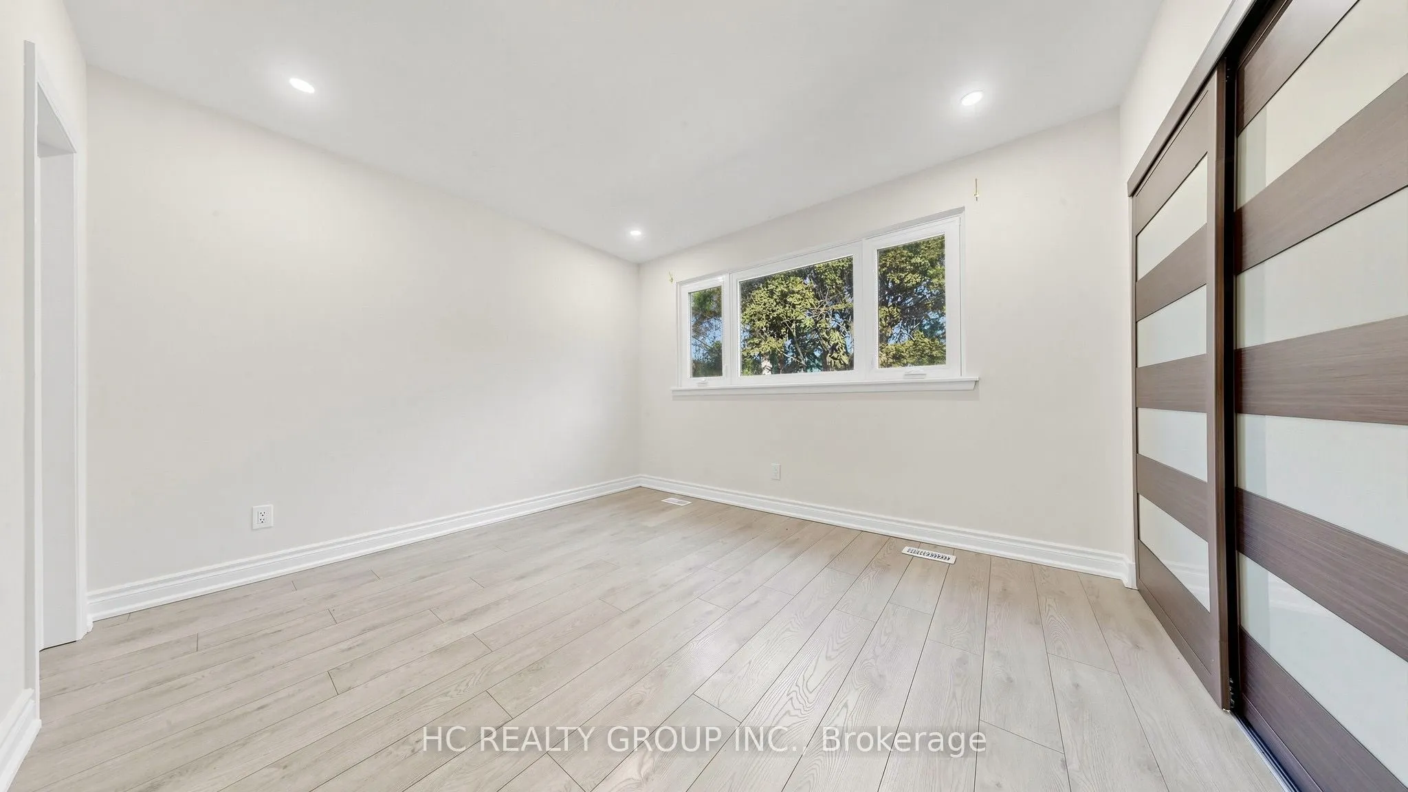 52 Dukinfield Crescent