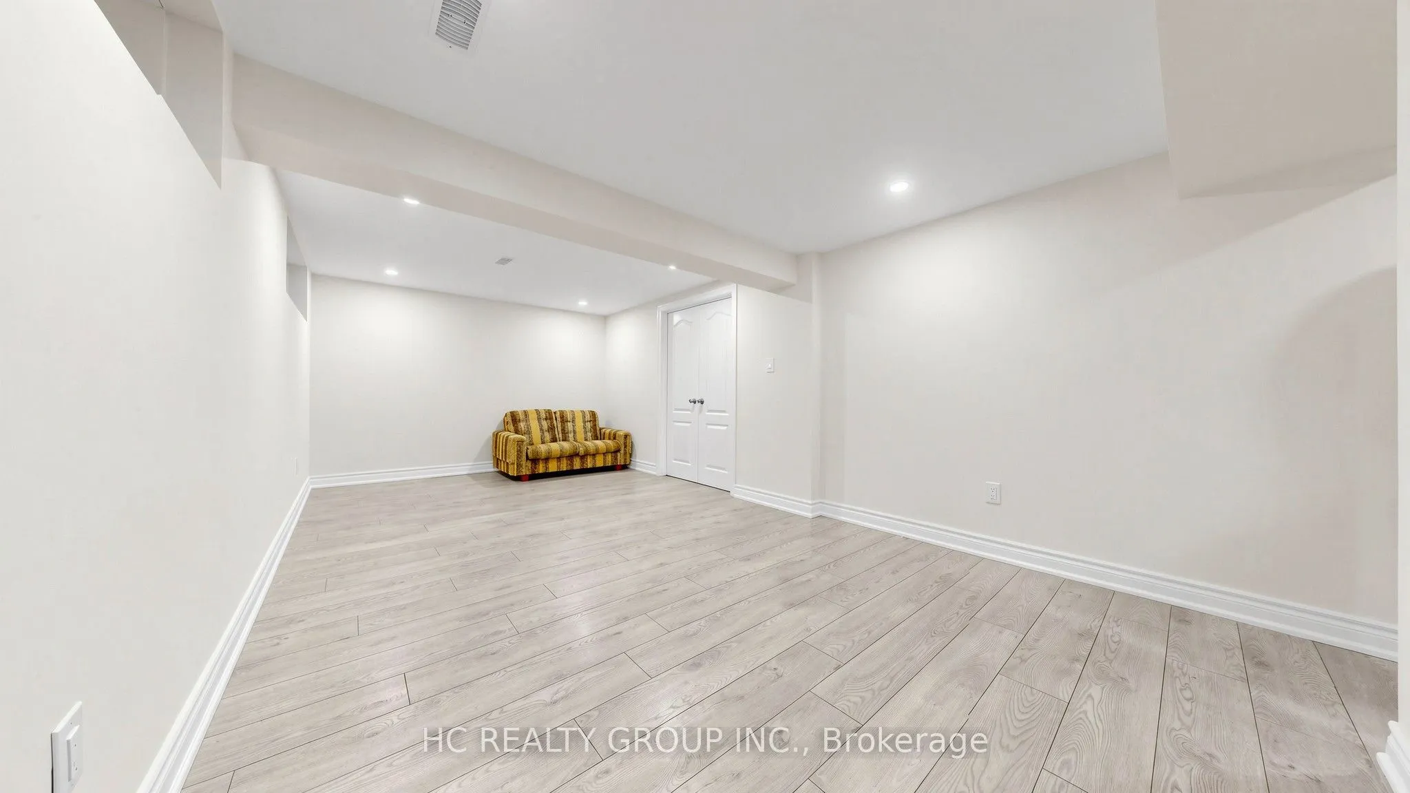 52 Dukinfield Crescent