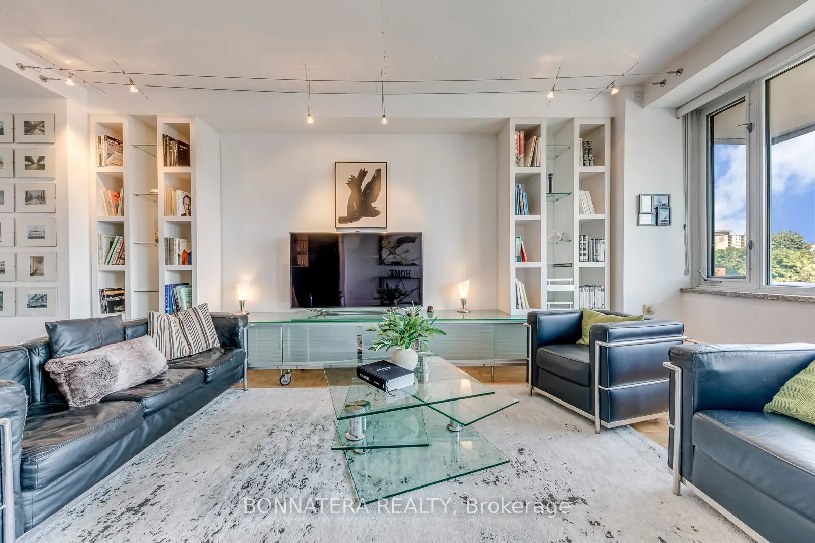74 Spadina Road #402