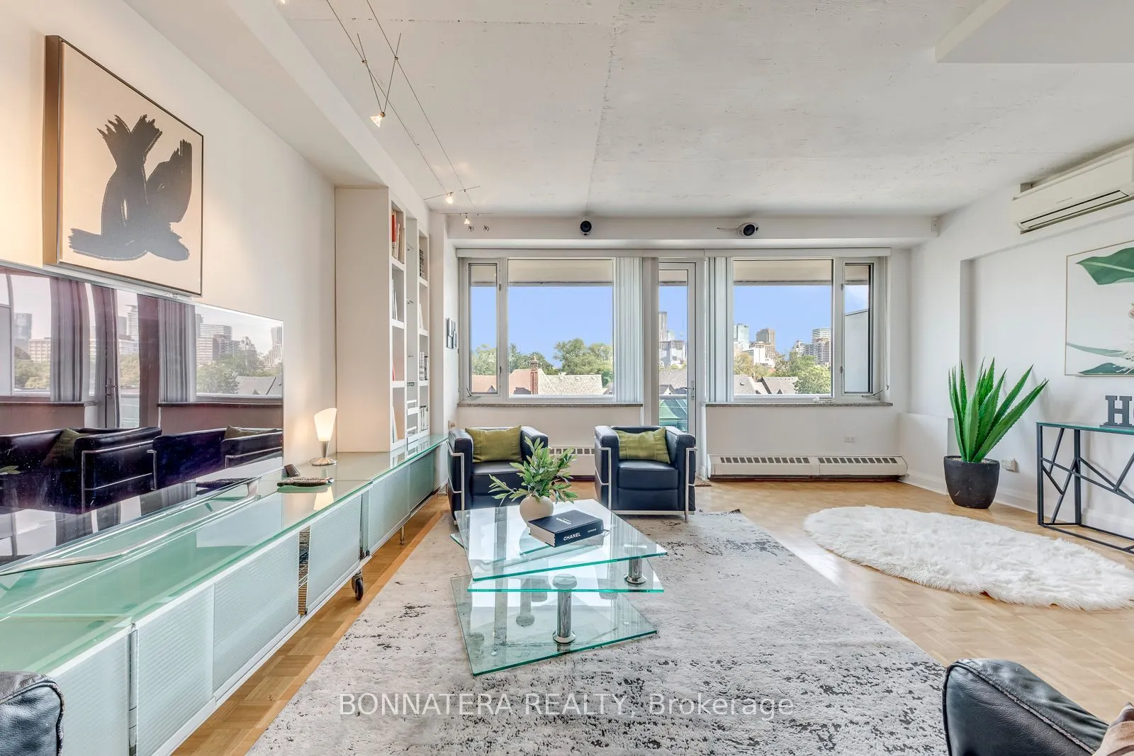74 Spadina Road #402