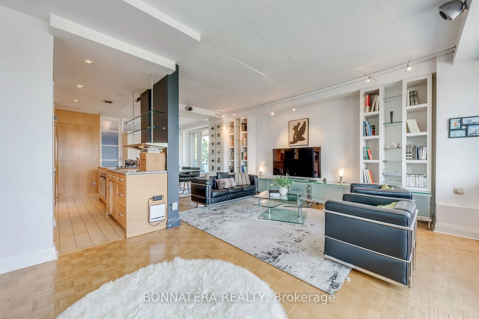 74 Spadina Road #402