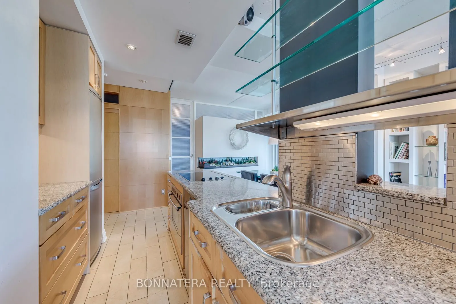 74 Spadina Road #402