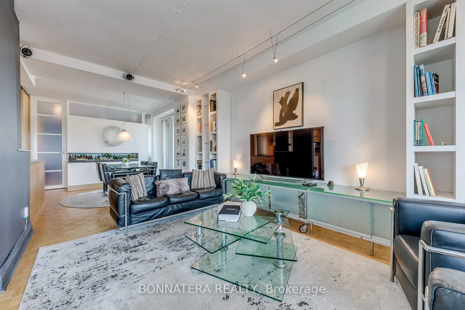 74 Spadina Road #402