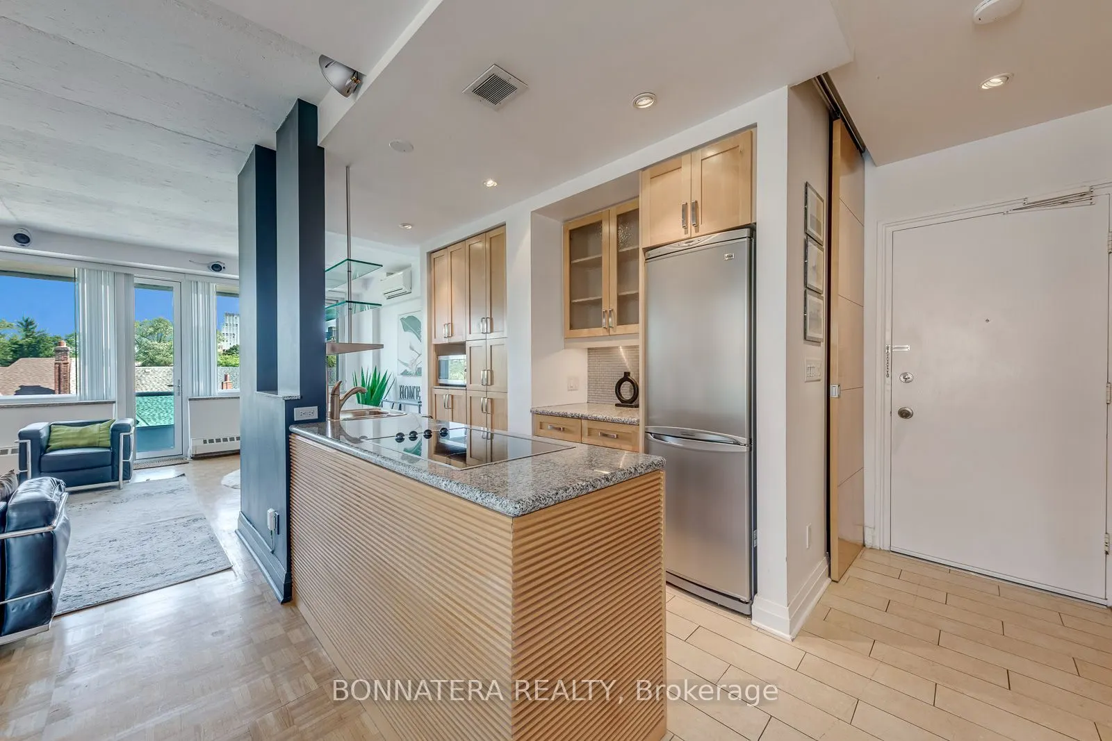 74 Spadina Road #402