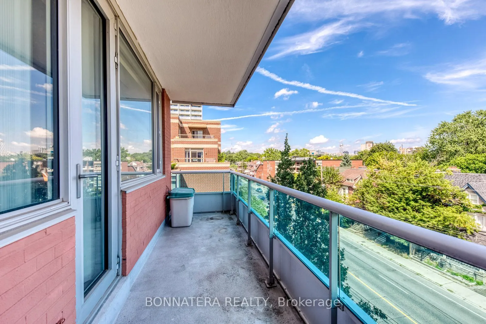 74 Spadina Road #402