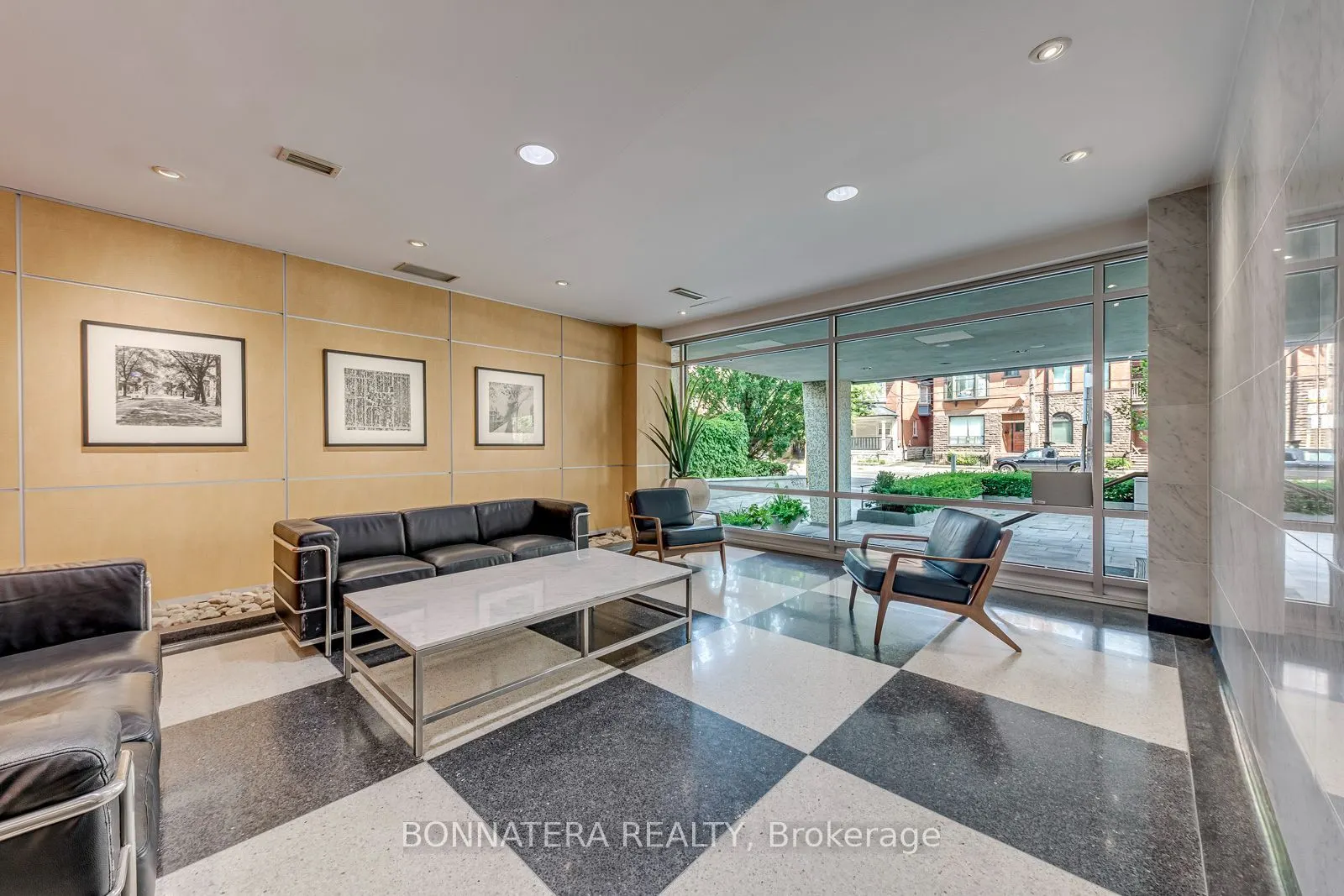 74 Spadina Road #402