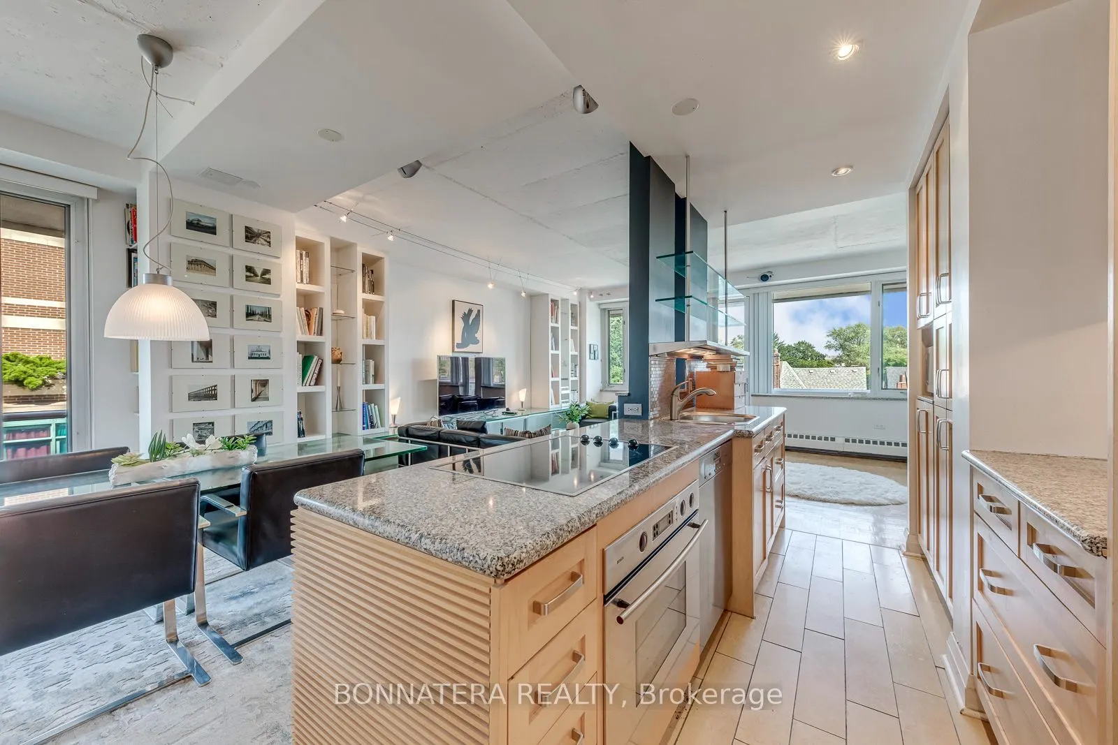 74 Spadina Road #402