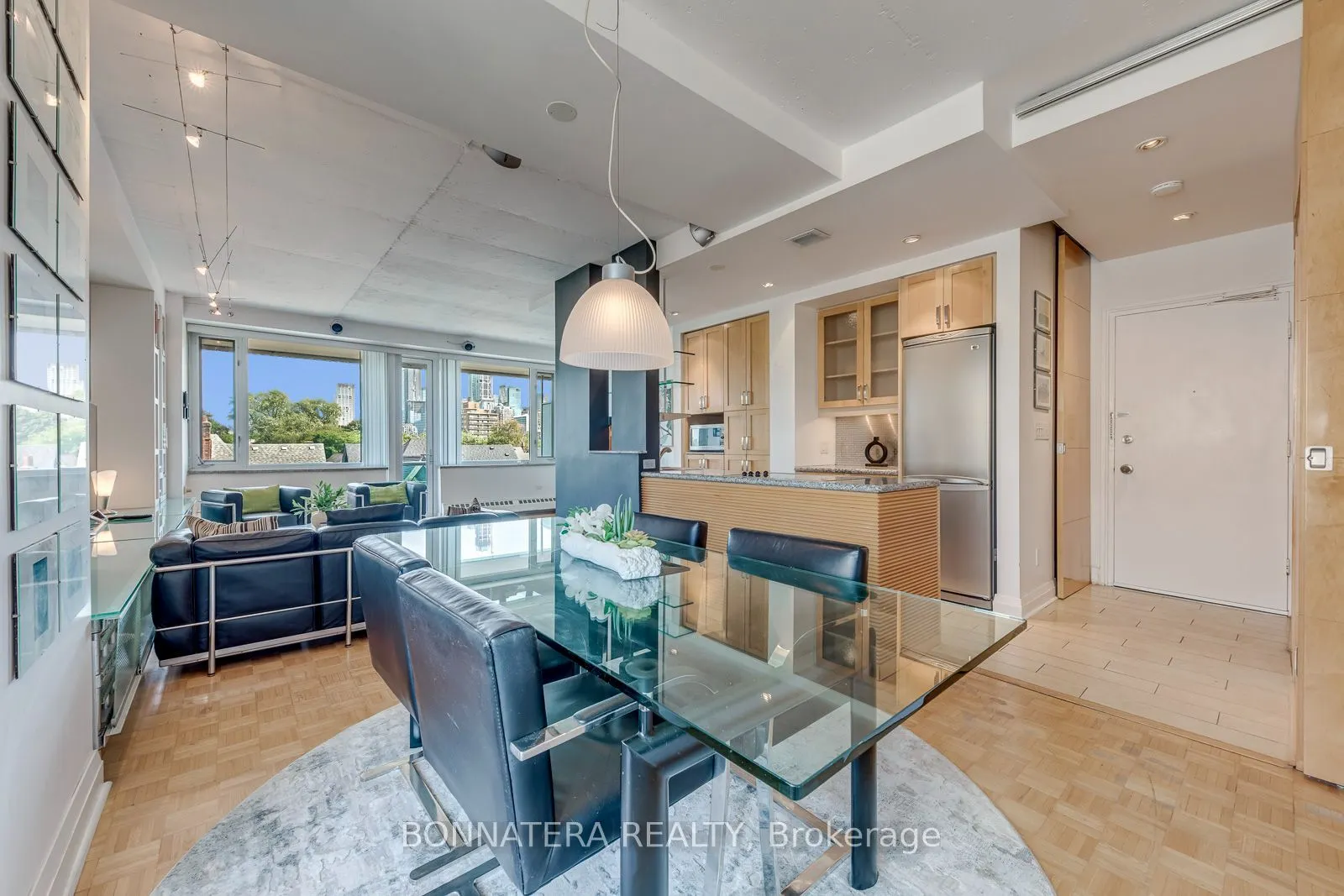 74 Spadina Road #402
