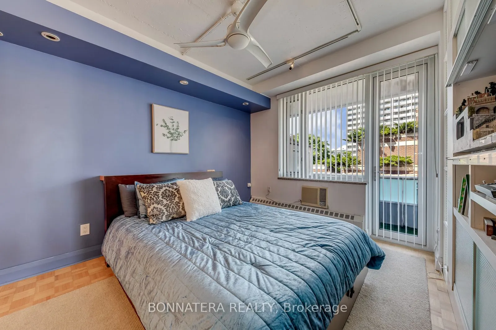74 Spadina Road #402