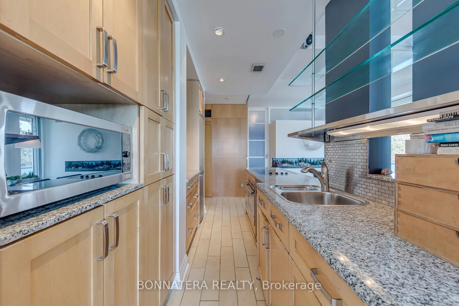 74 Spadina Road #402