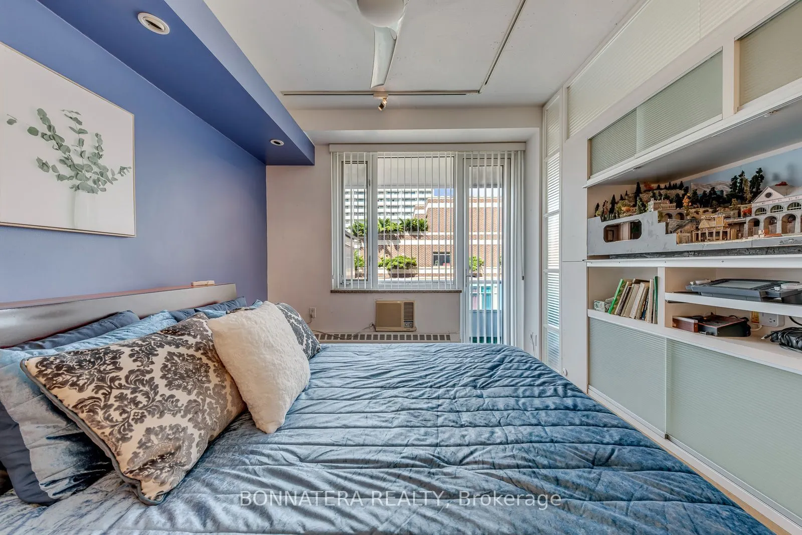 74 Spadina Road #402