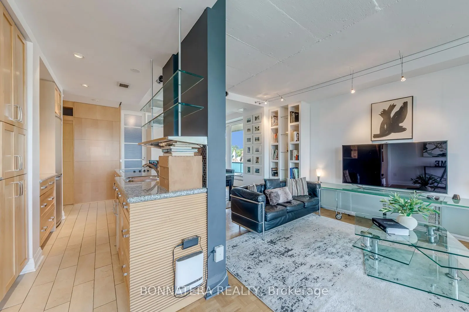 74 Spadina Road #402