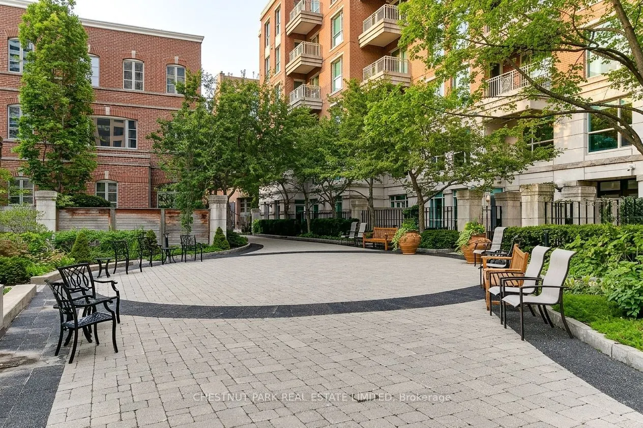 38 Avenue Road #1902