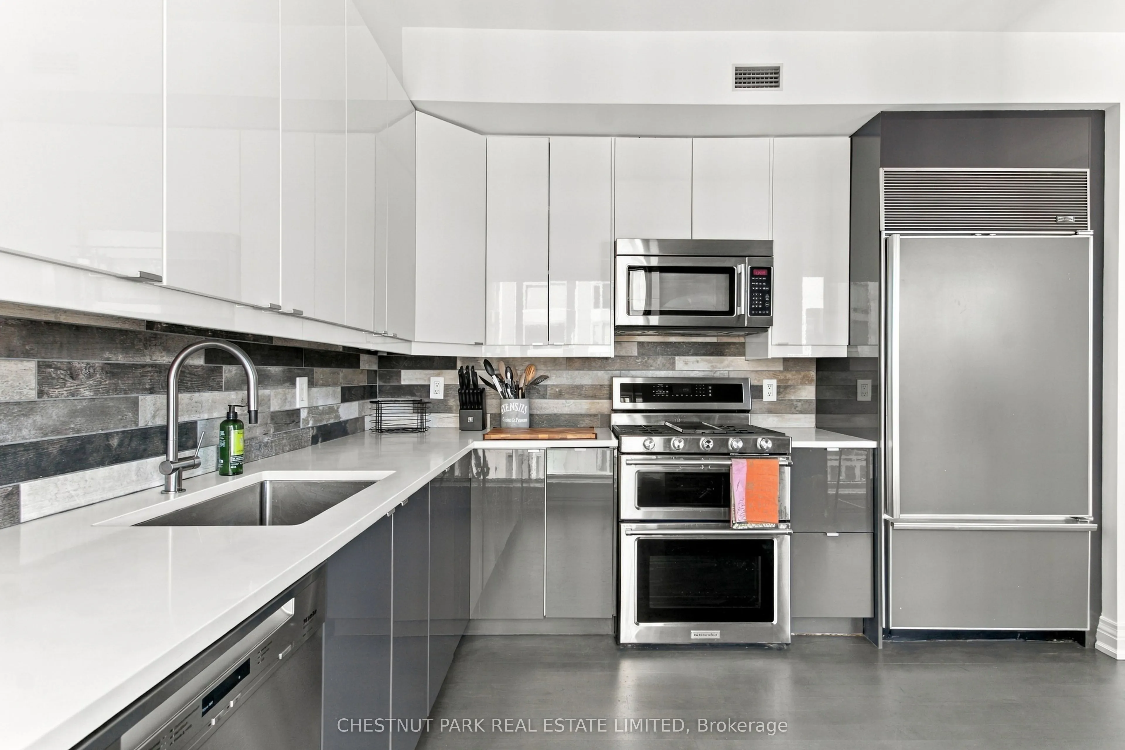 38 Avenue Road #1902