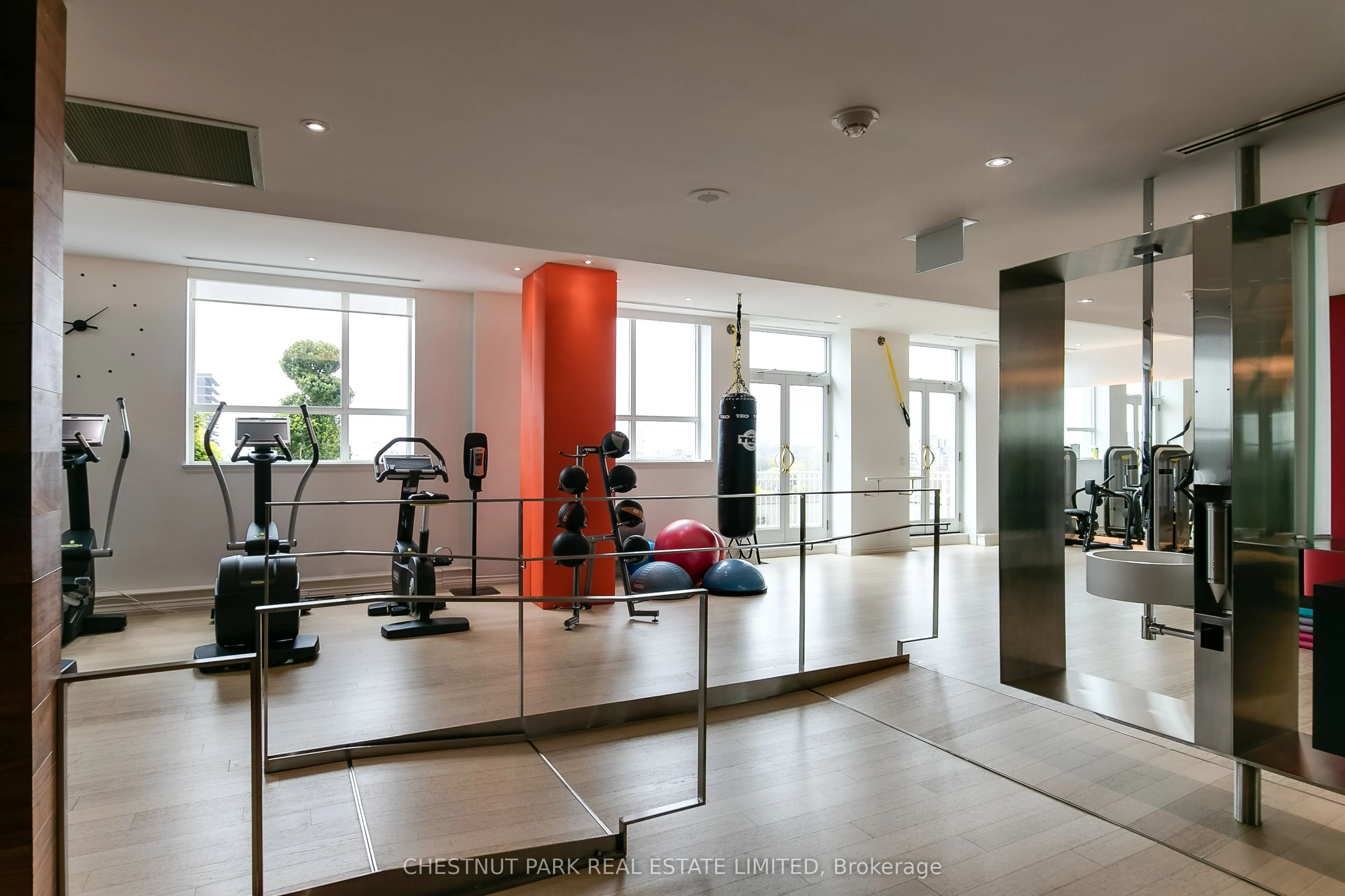 38 Avenue Road #1902