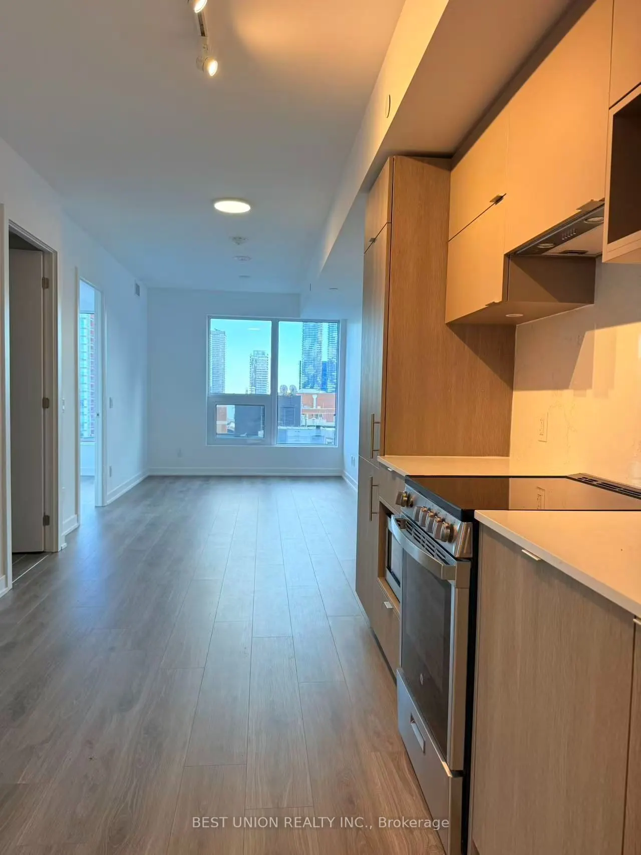 100 Queen Street E #1806