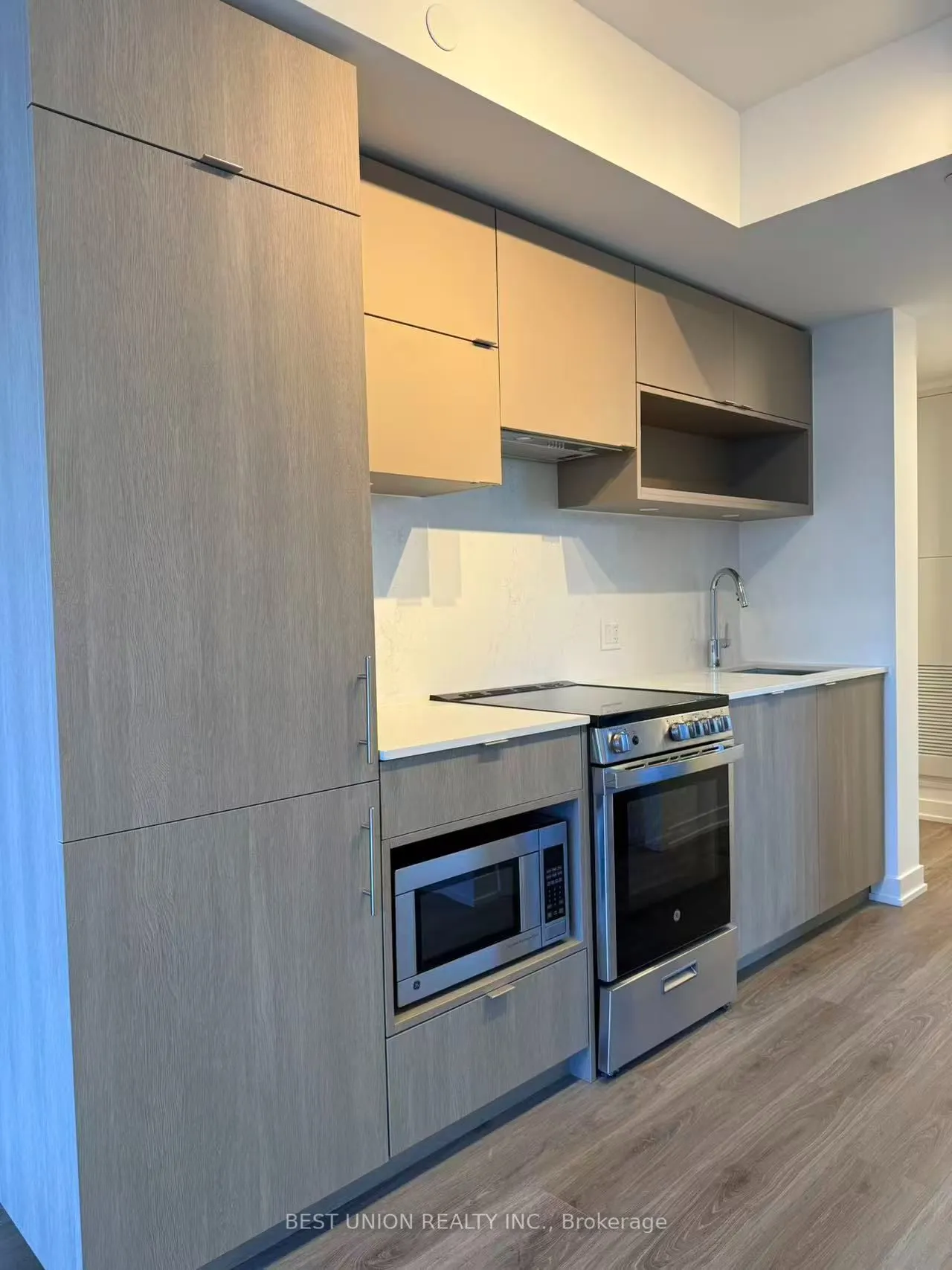 100 Queen Street E #1806