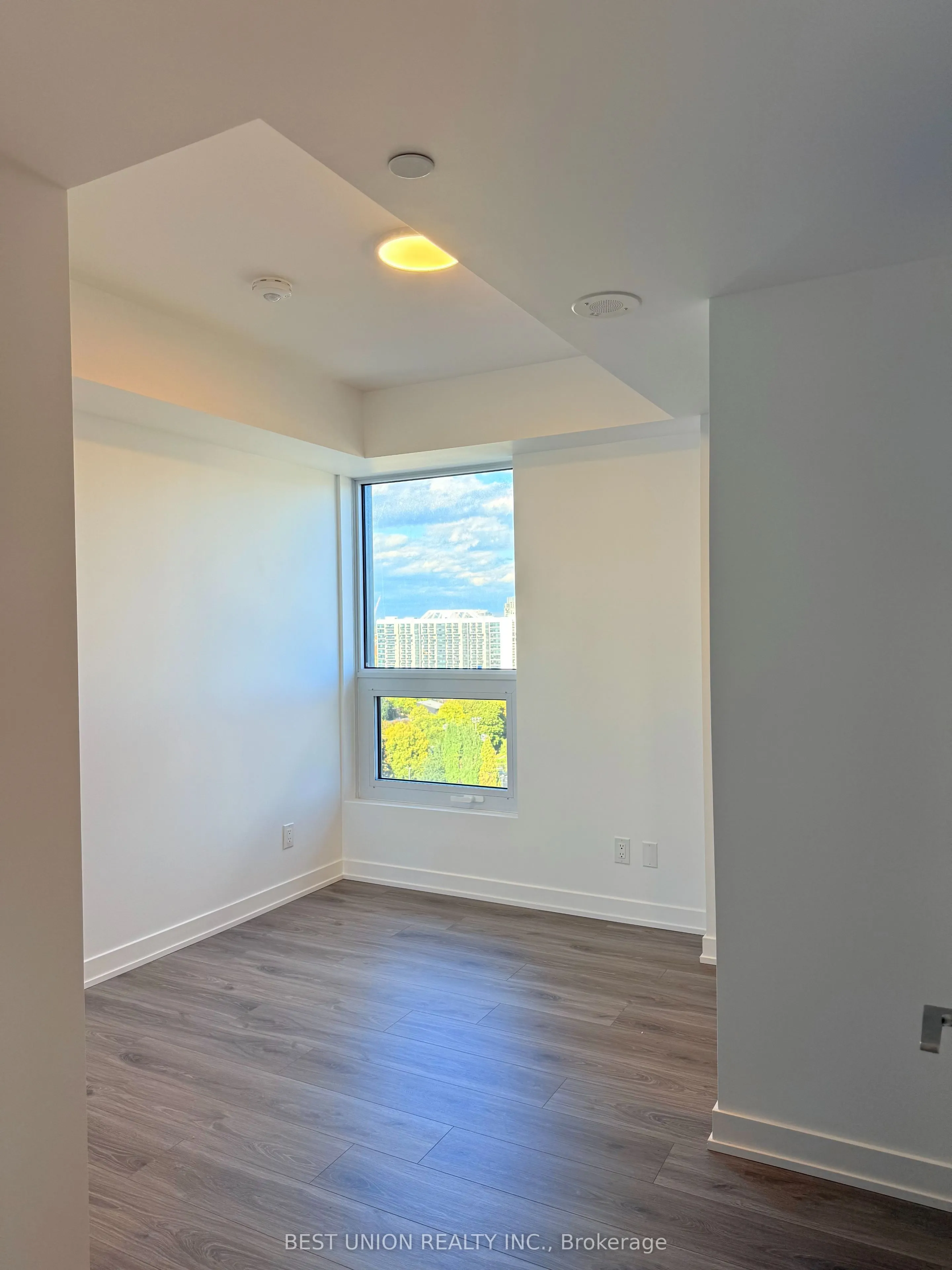 100 Queen Street E #1806