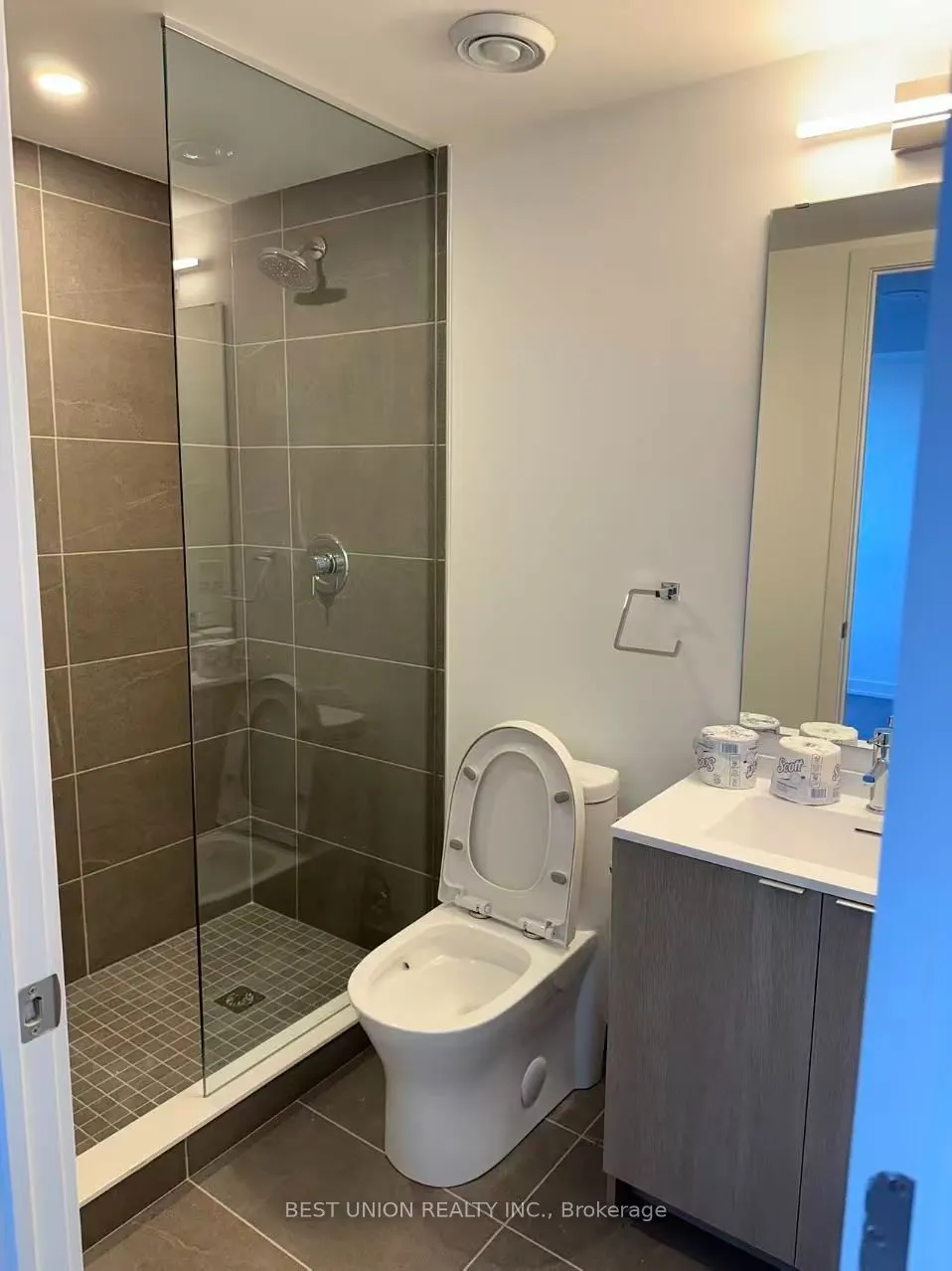 100 Queen Street E #1806