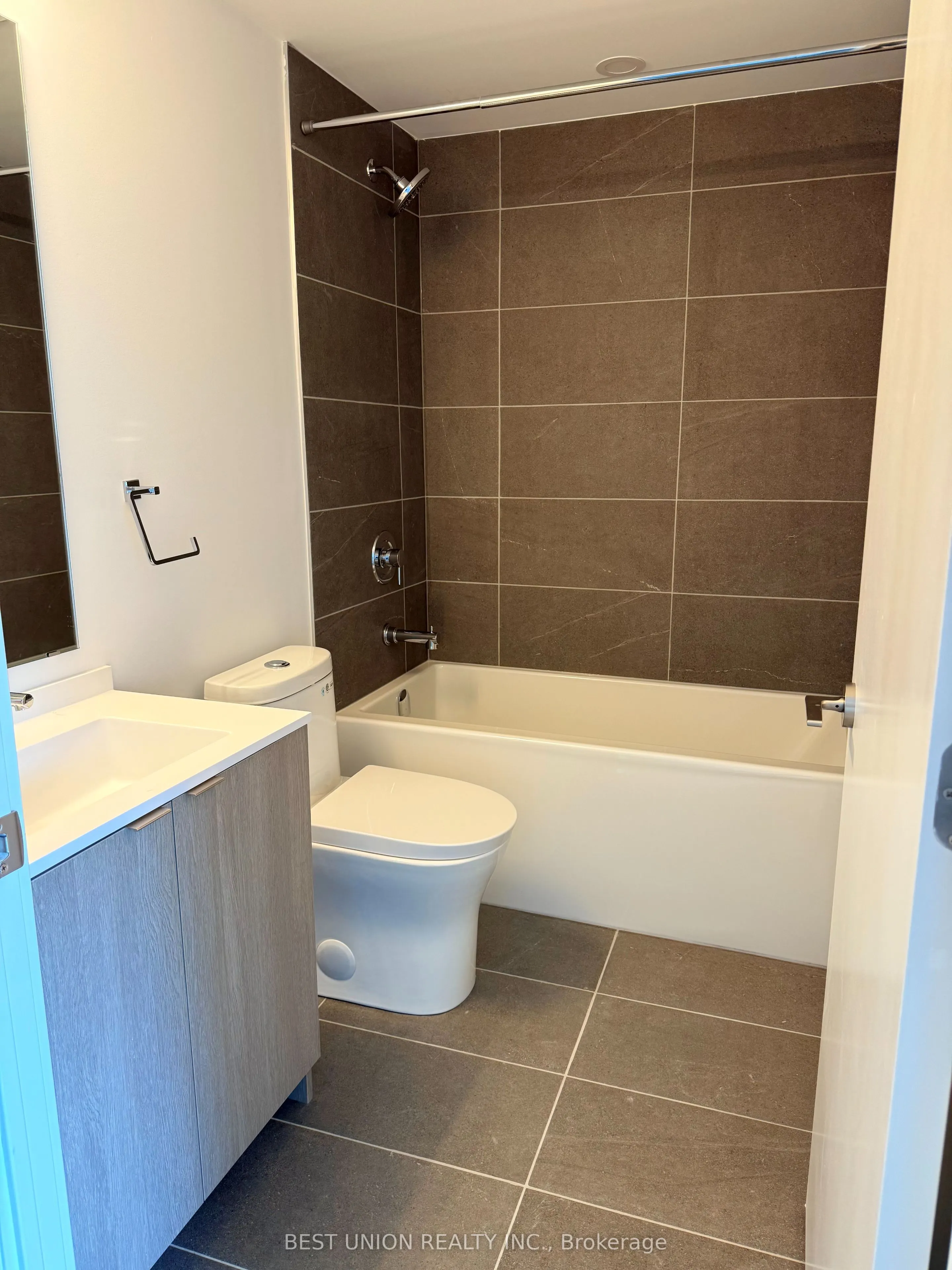 100 Queen Street E #1806